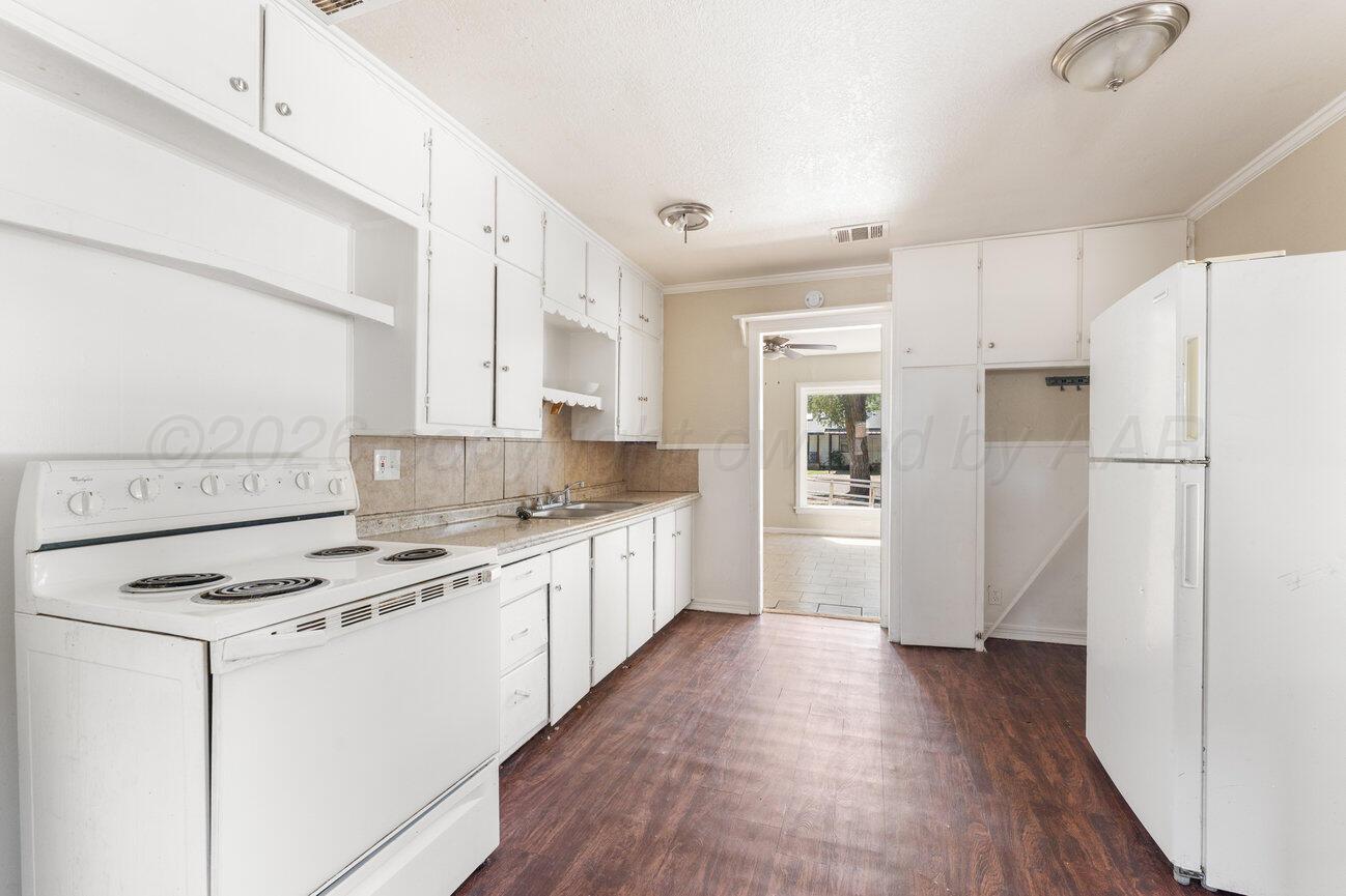 2613 Sanborn Street Property Photo 13