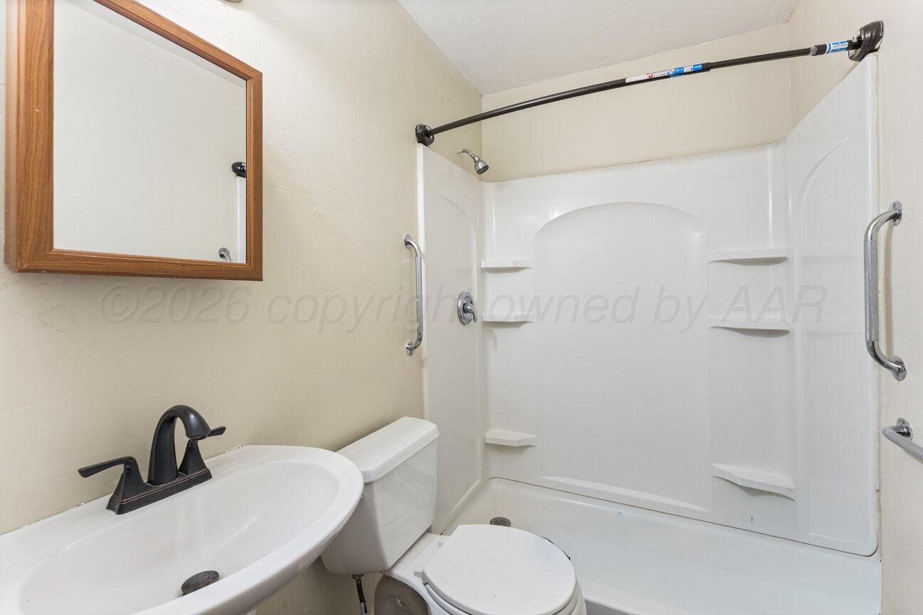 2613 Sanborn Street Property Photo 17