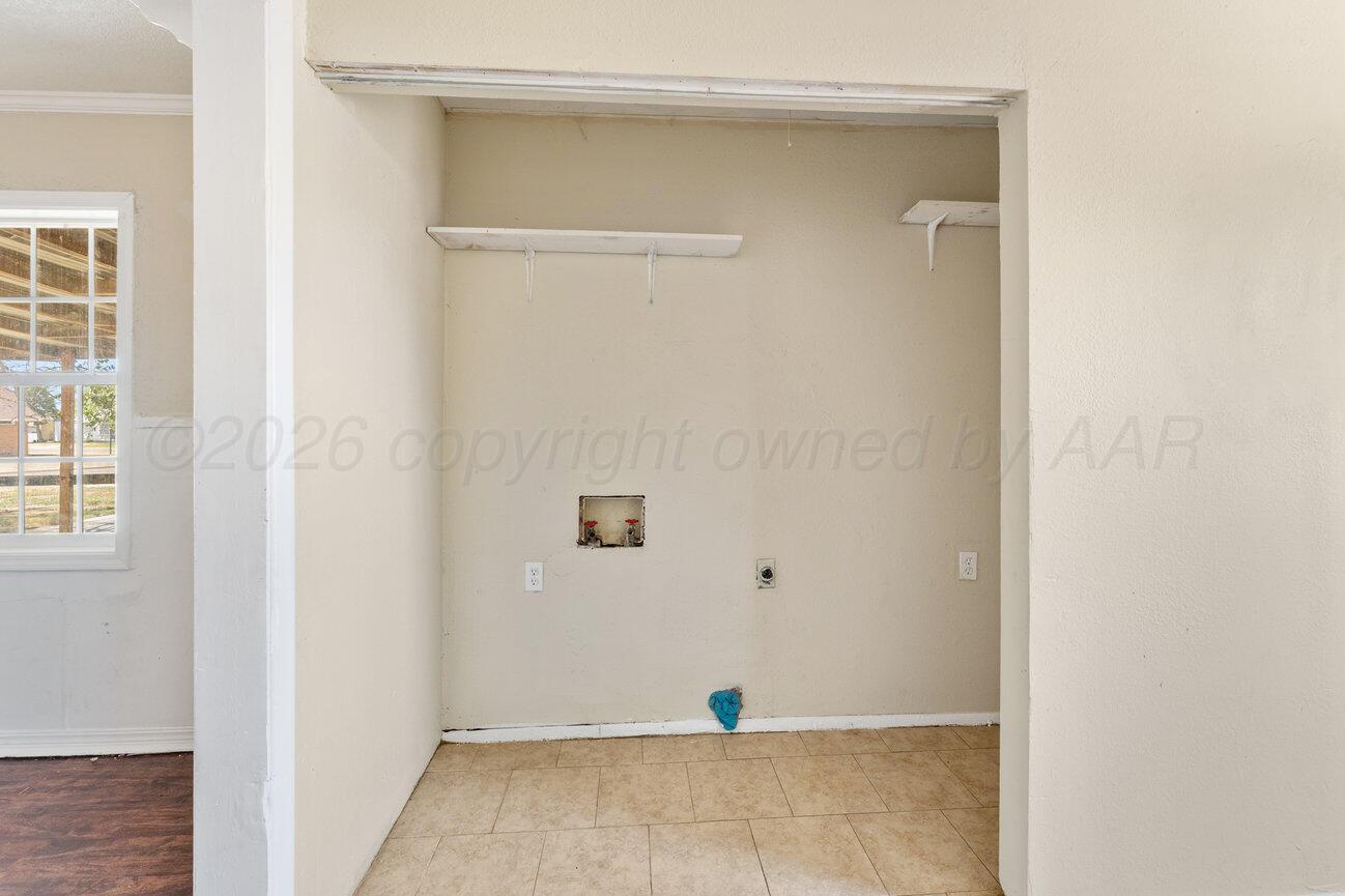 2613 Sanborn Street Property Photo 24