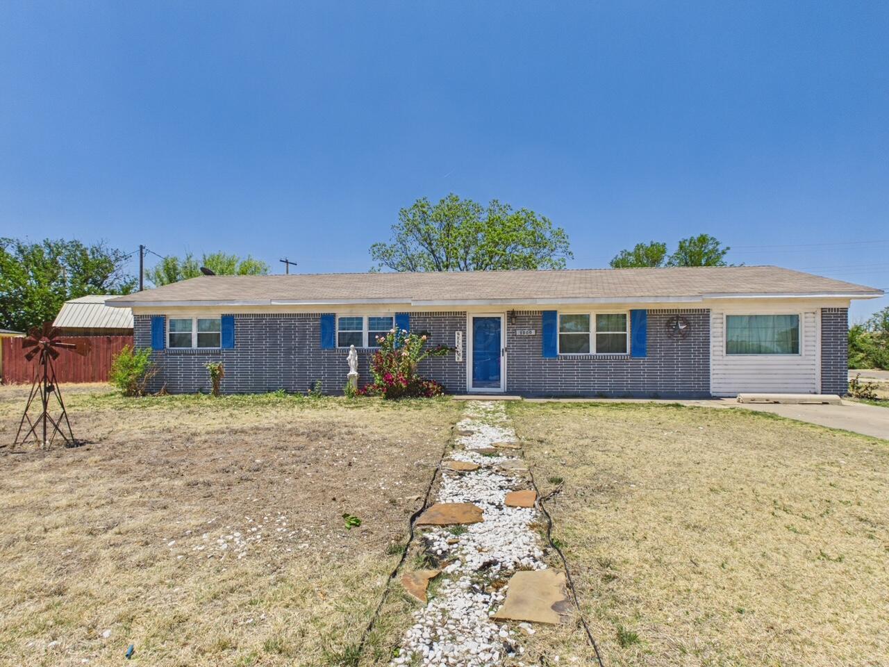 1000 Triangle Drive Property Photo 1