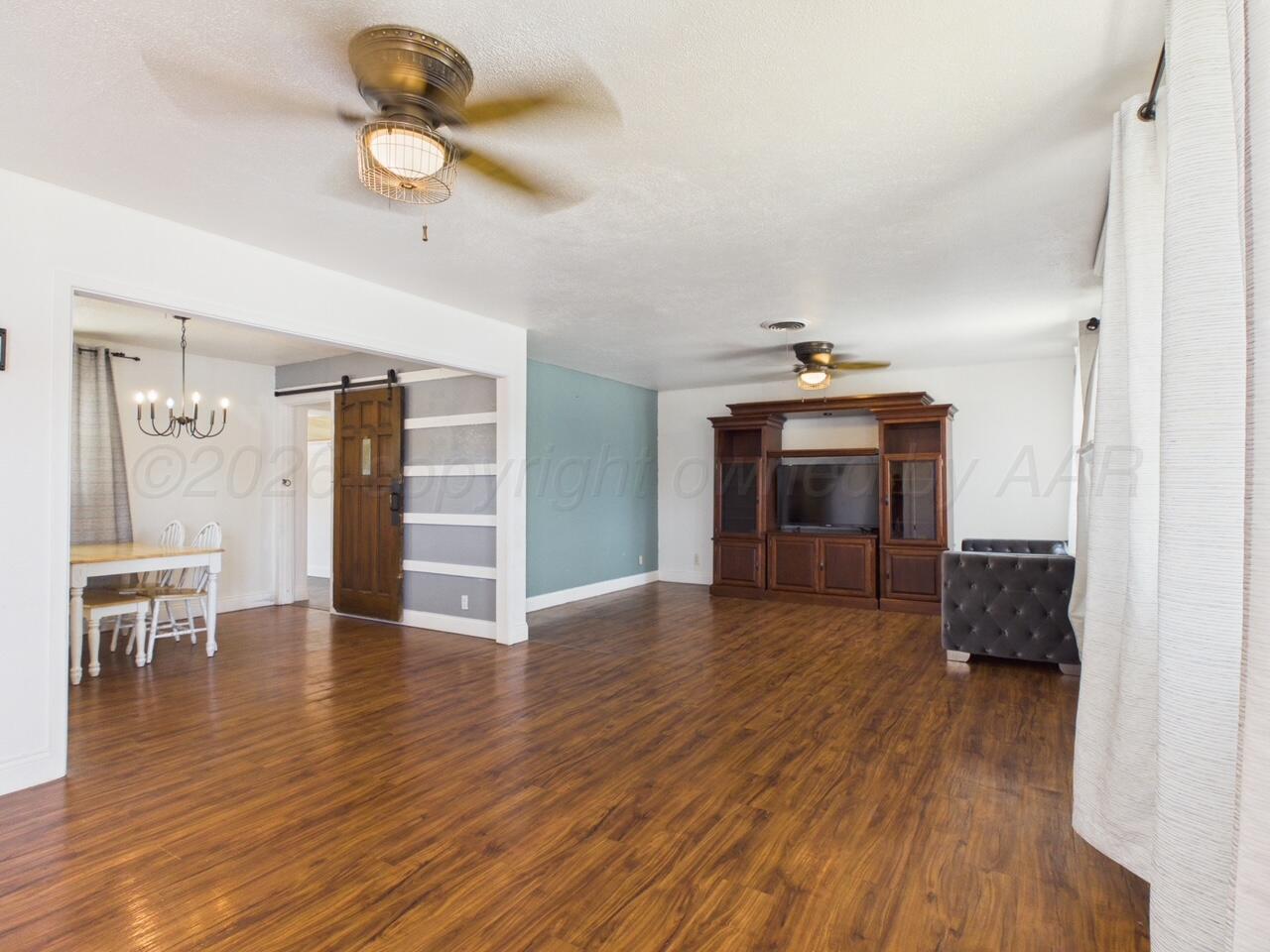 1000 Triangle Drive Property Photo 4
