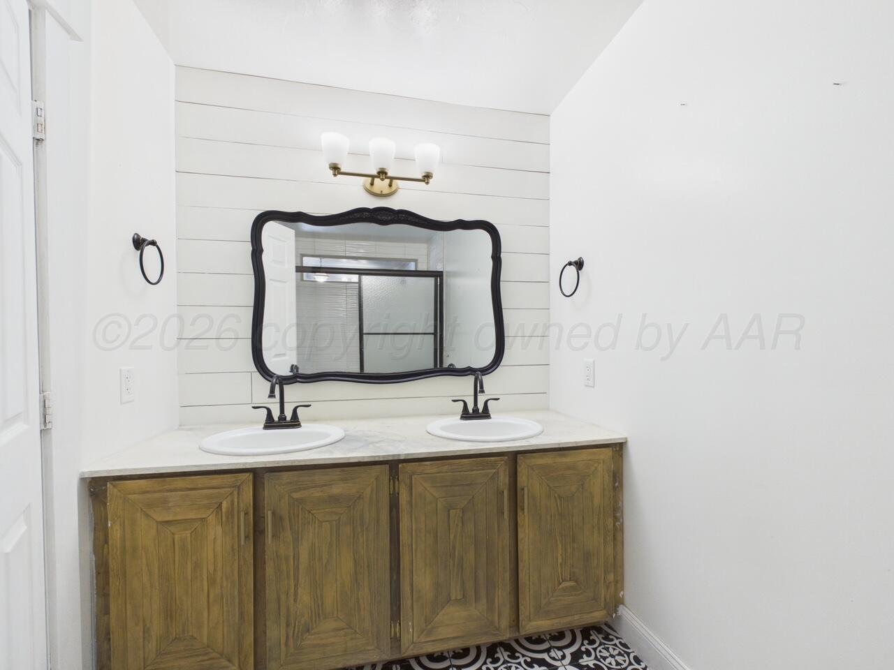 1000 Triangle Drive Property Photo 8
