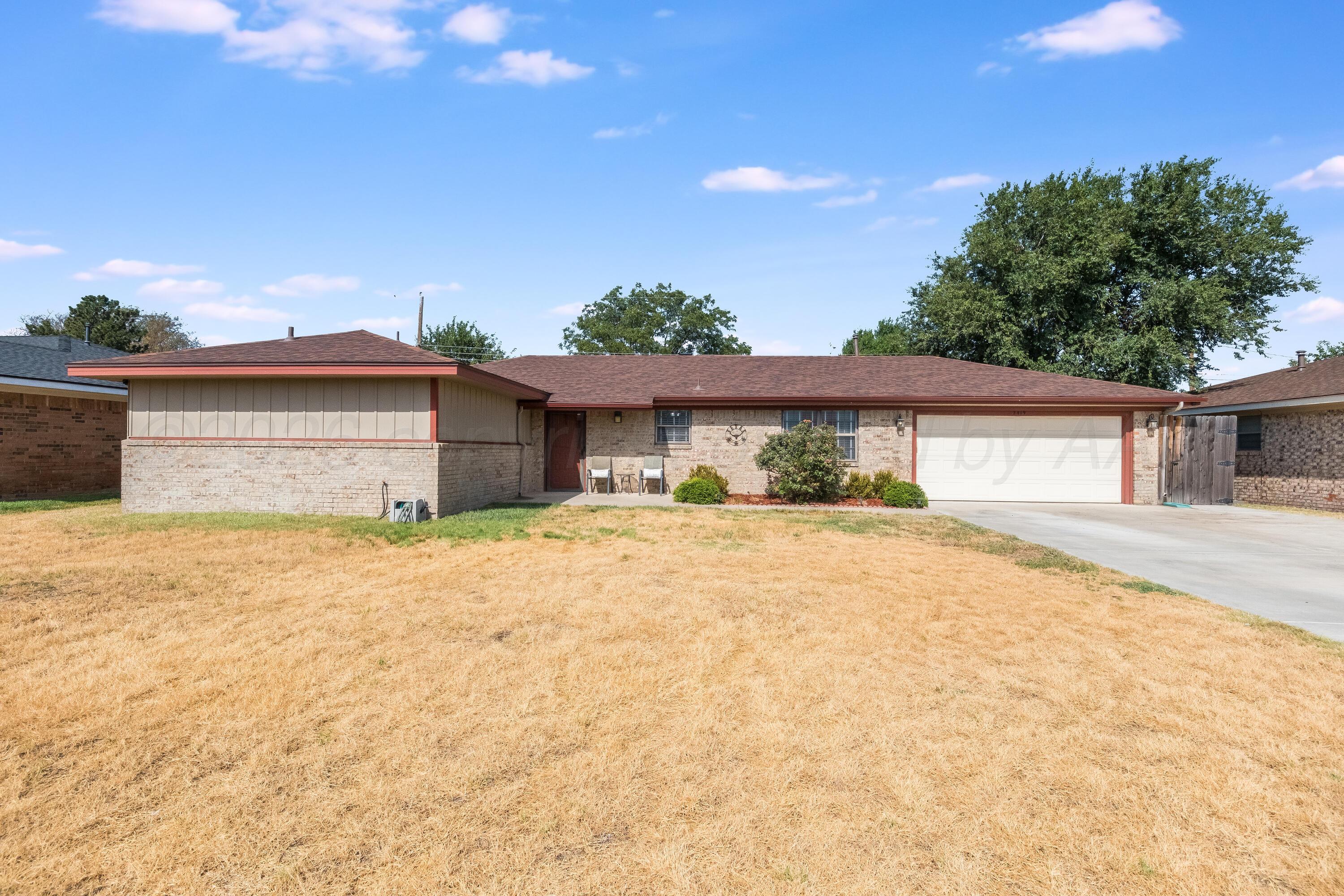 2419 N Cherokee Drive Property Photo 1