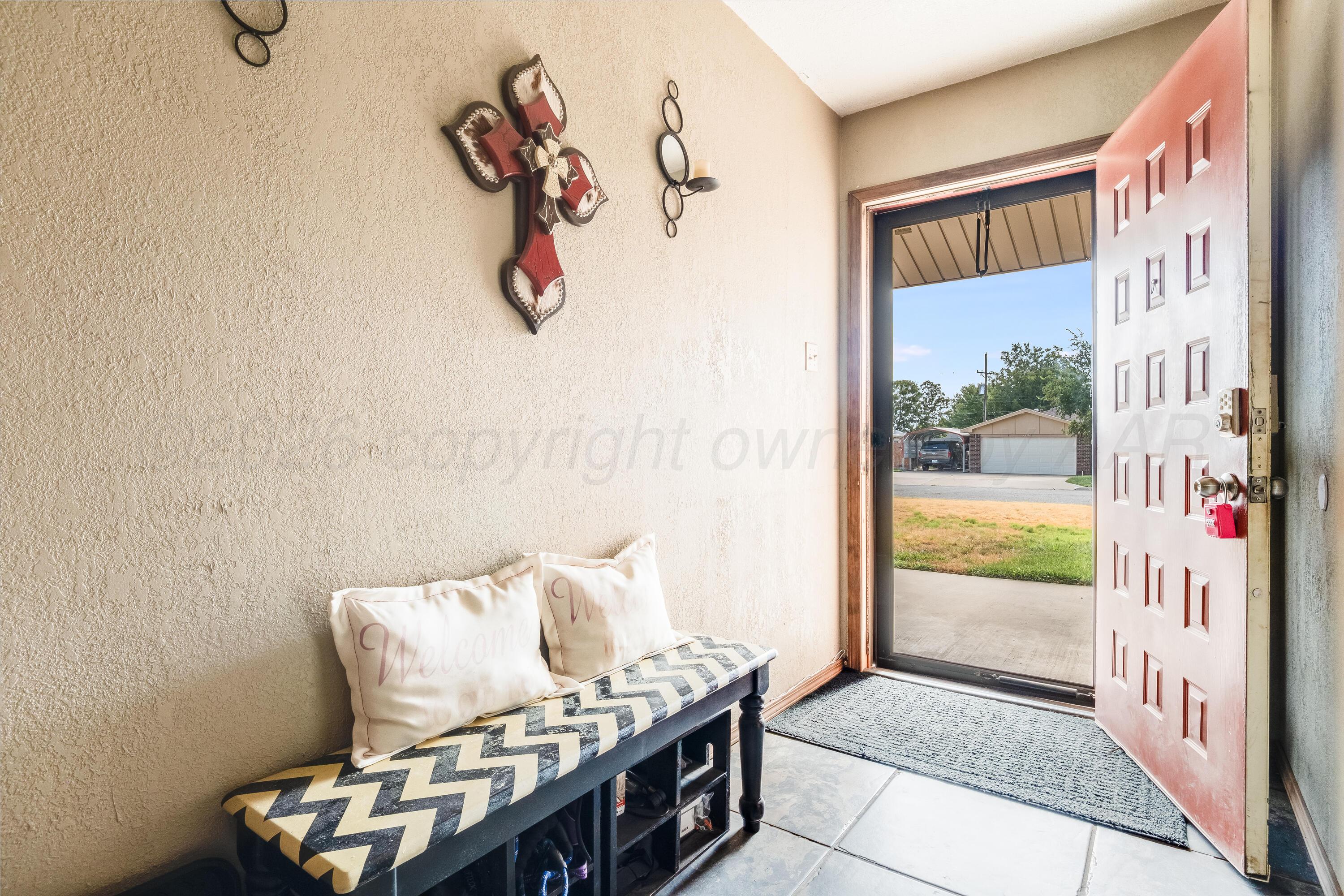 2419 N Cherokee Drive Property Photo 3