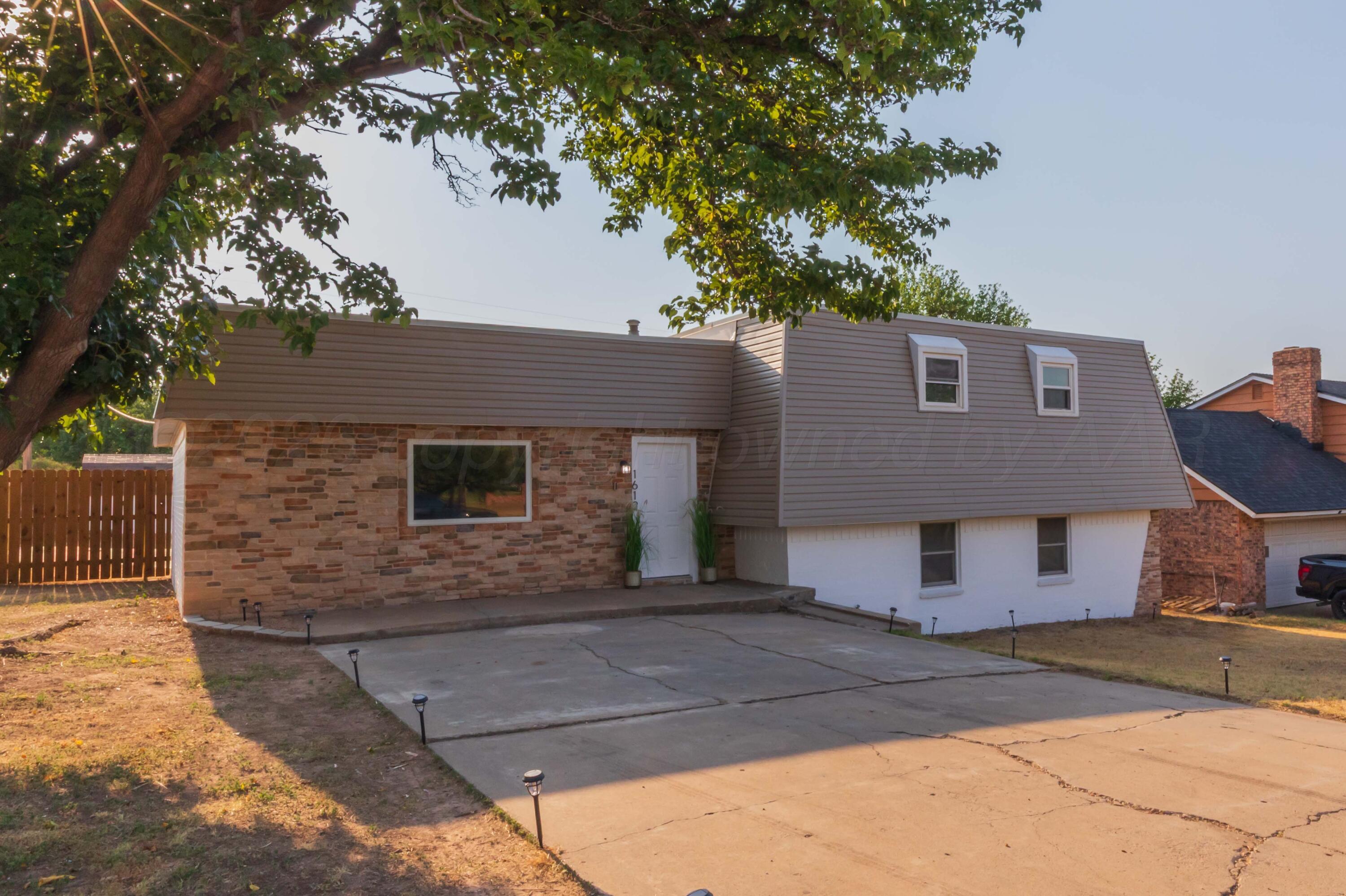 1612 N Evergreen Street Property Photo 1
