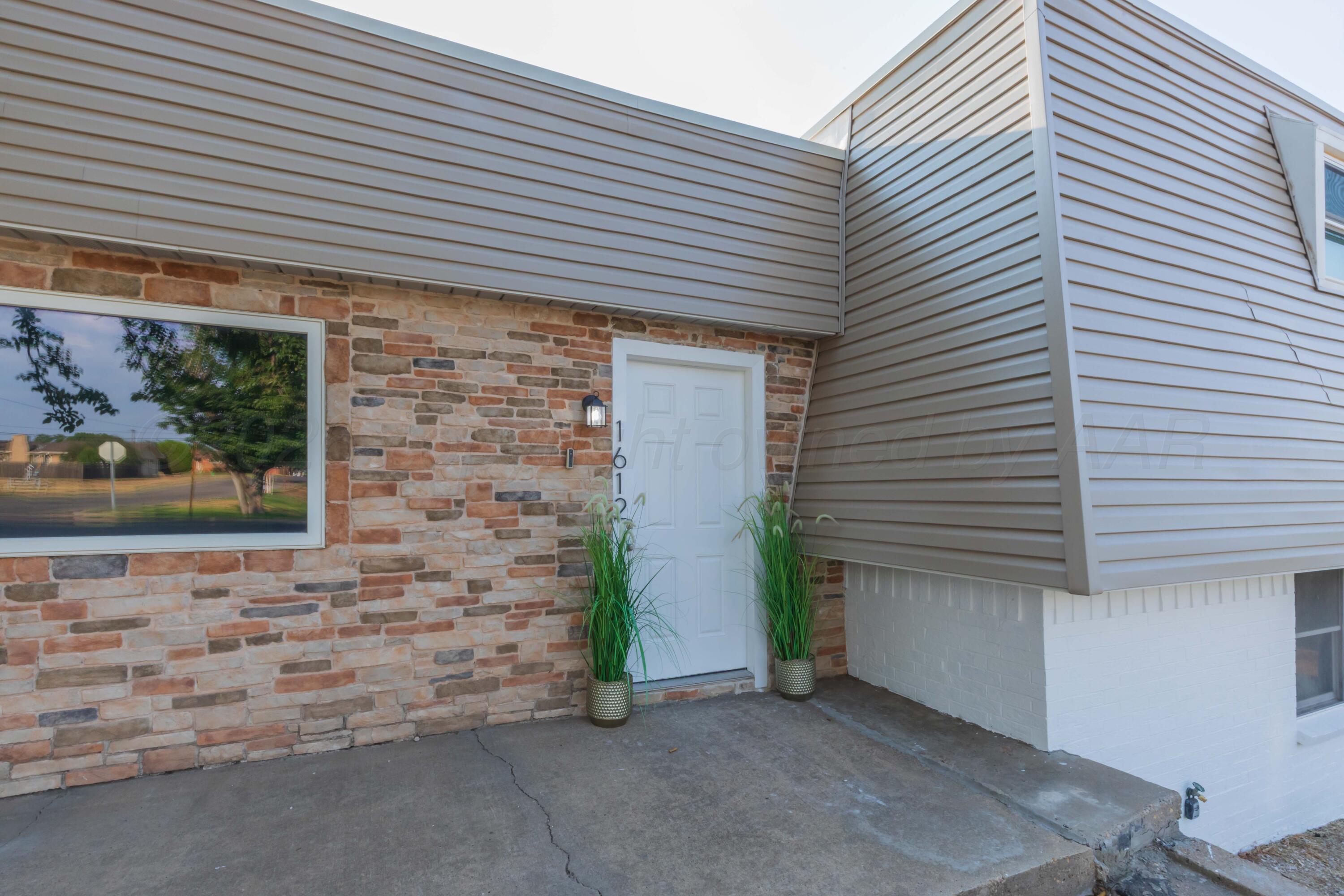 1612 N Evergreen Street Property Photo 3