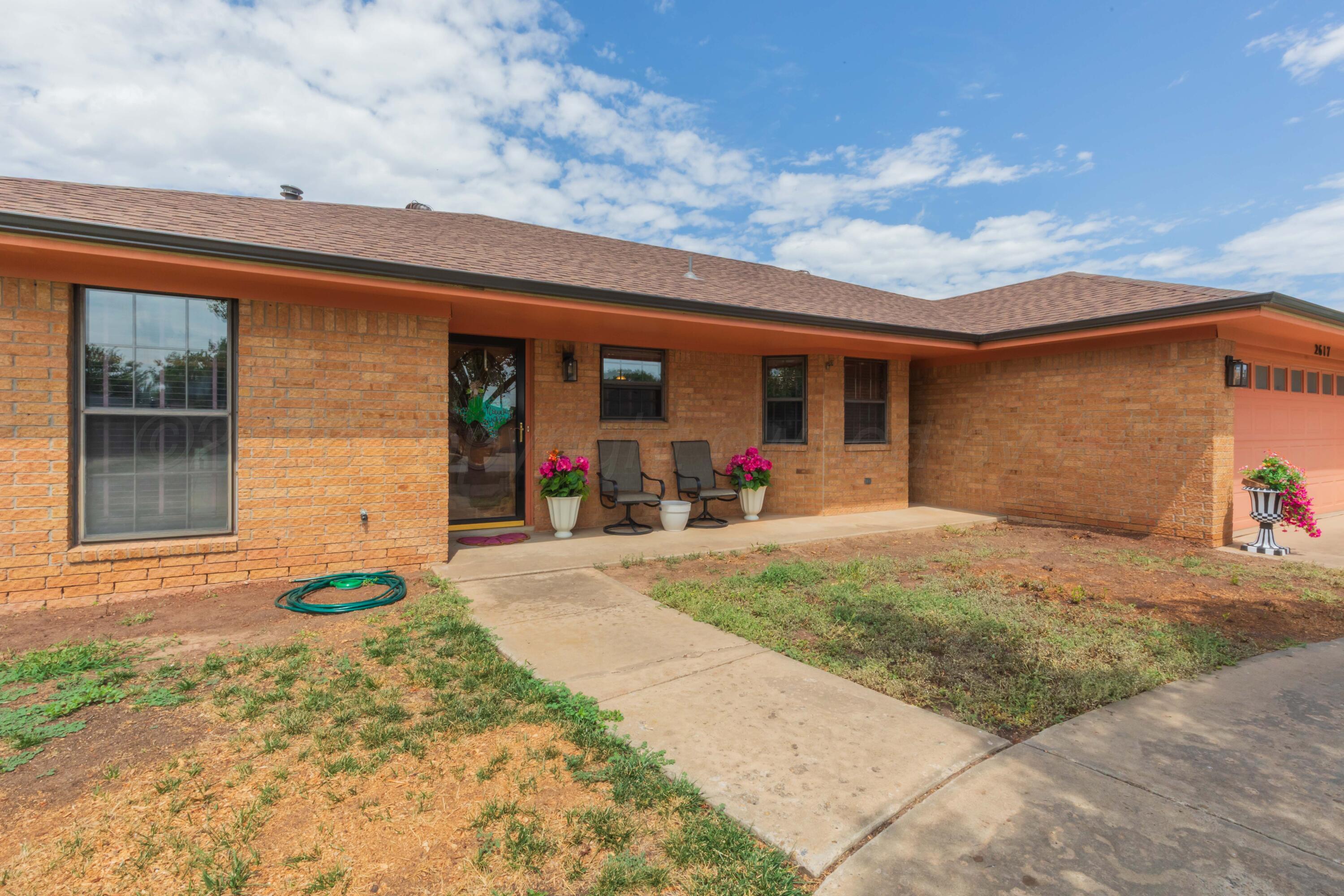 2617 N Fir Street Property Photo 3