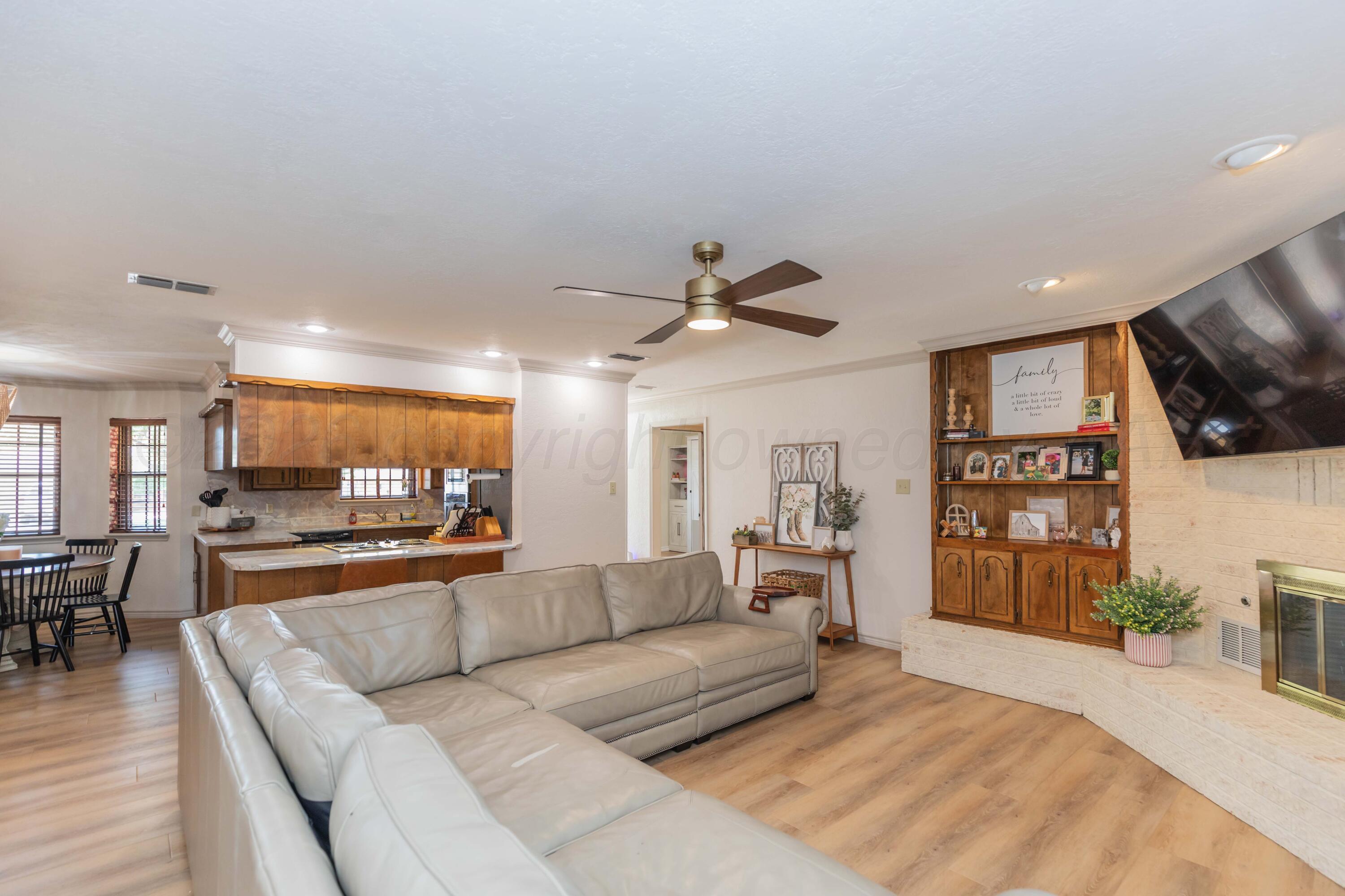 2617 N Fir Street Property Photo 16