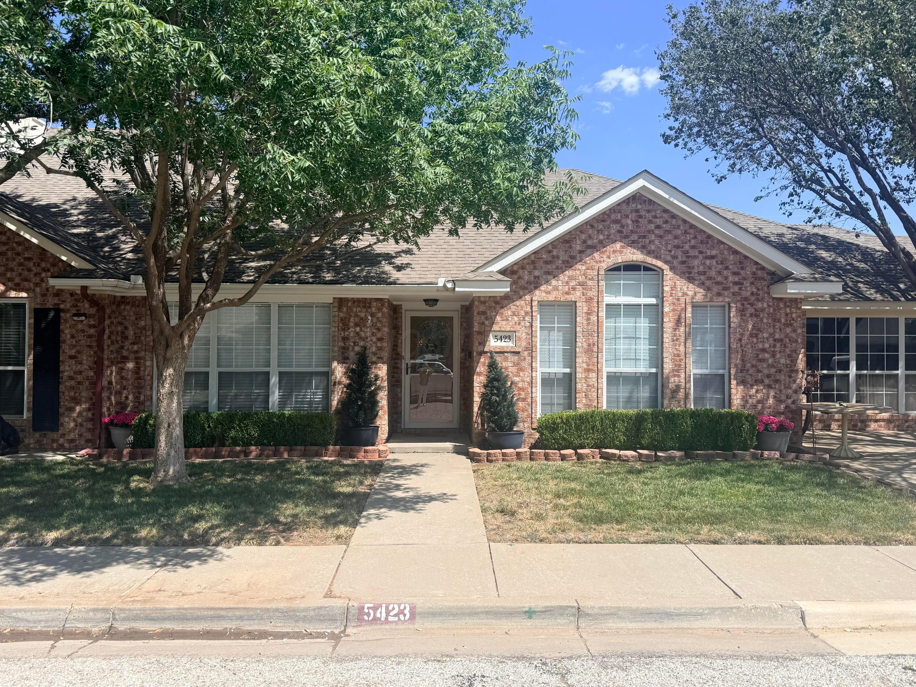 5423 Somerset Drive Property Photo 1