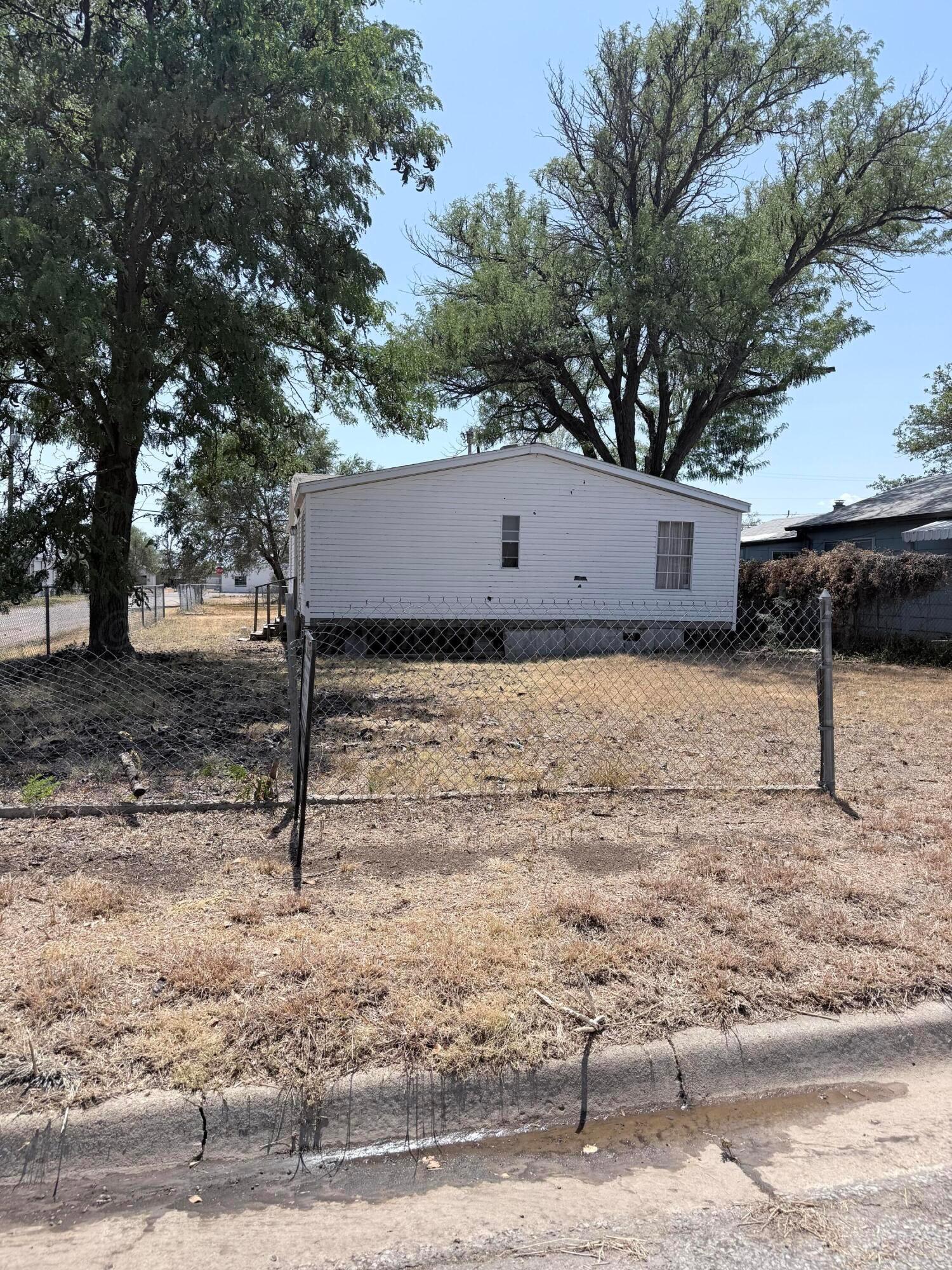 862 E Locust Street Property Photo 1