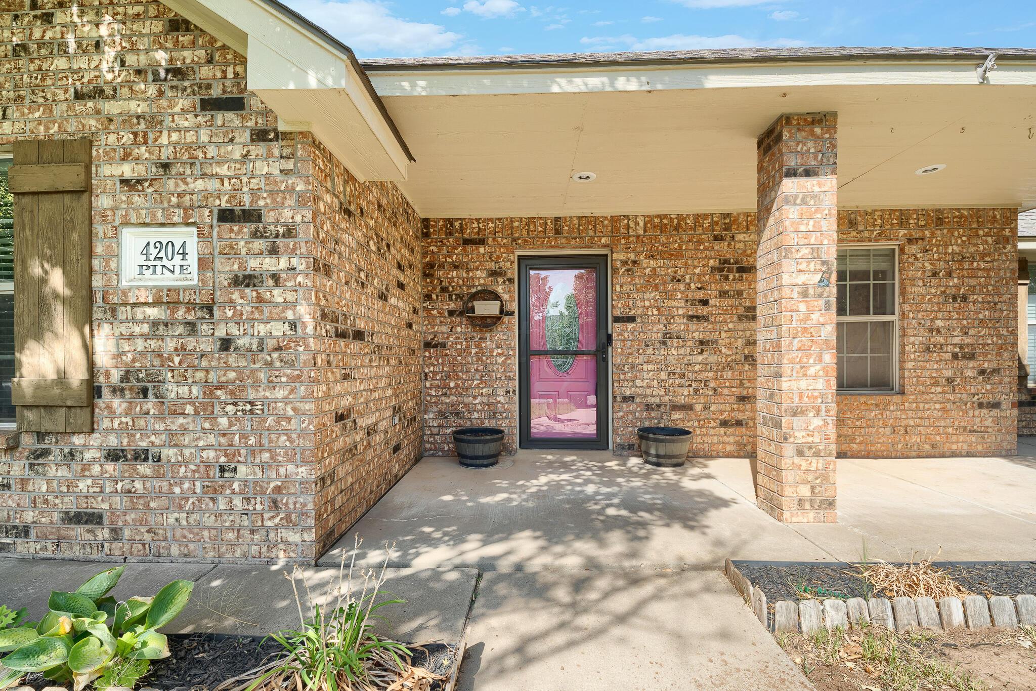 4204 Pine Street Property Photo 2
