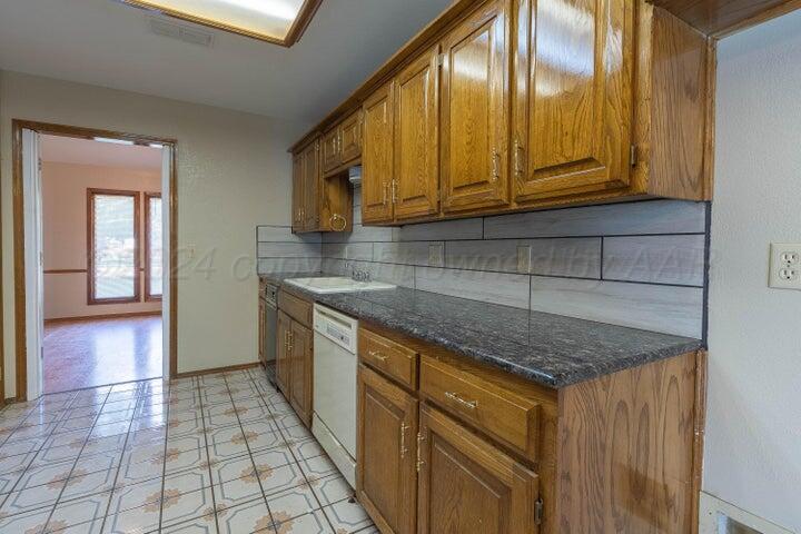 7301 Dukes Place Property Photo 4