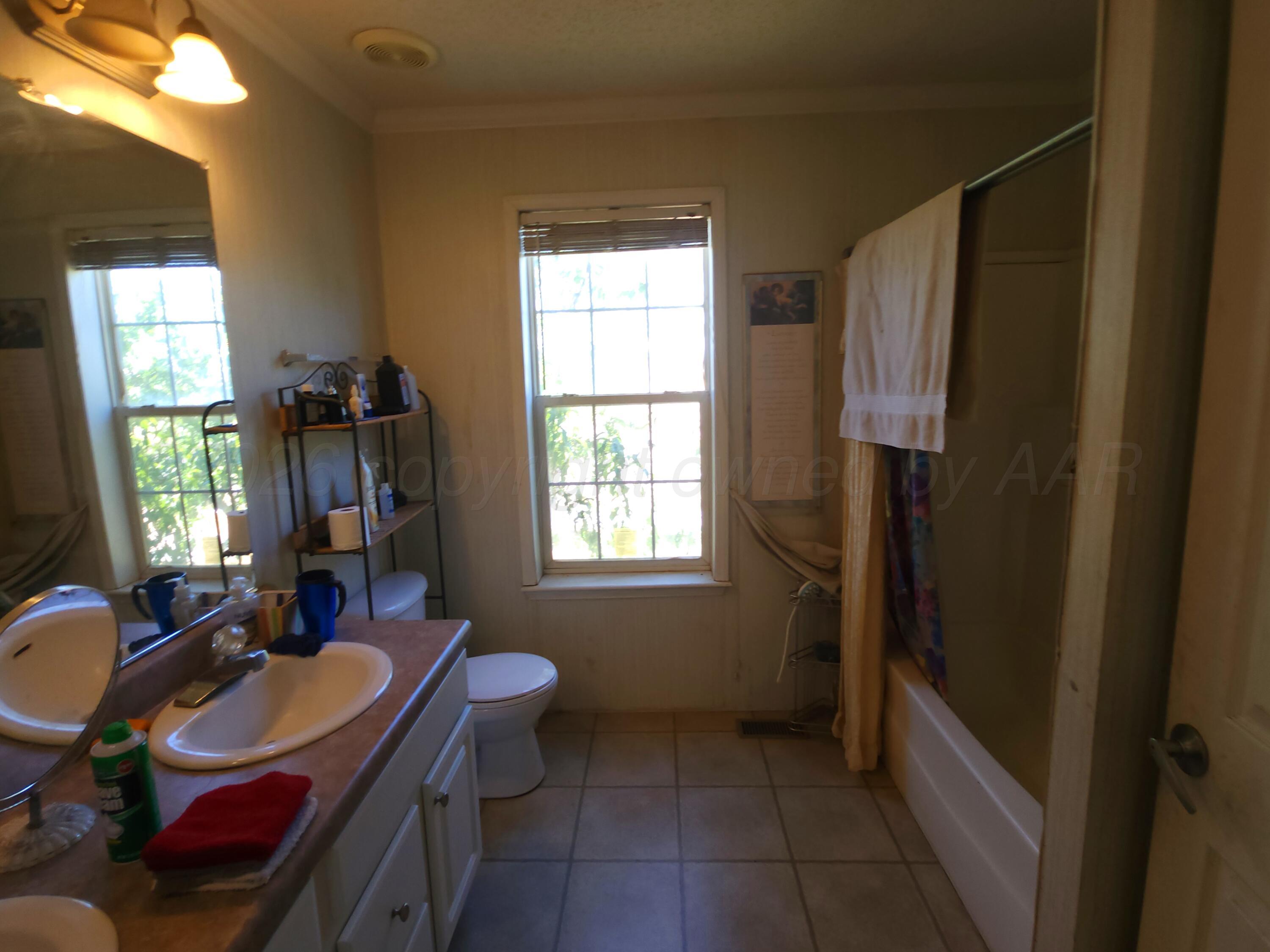 8400 Sandlewood Avenue Property Photo 12