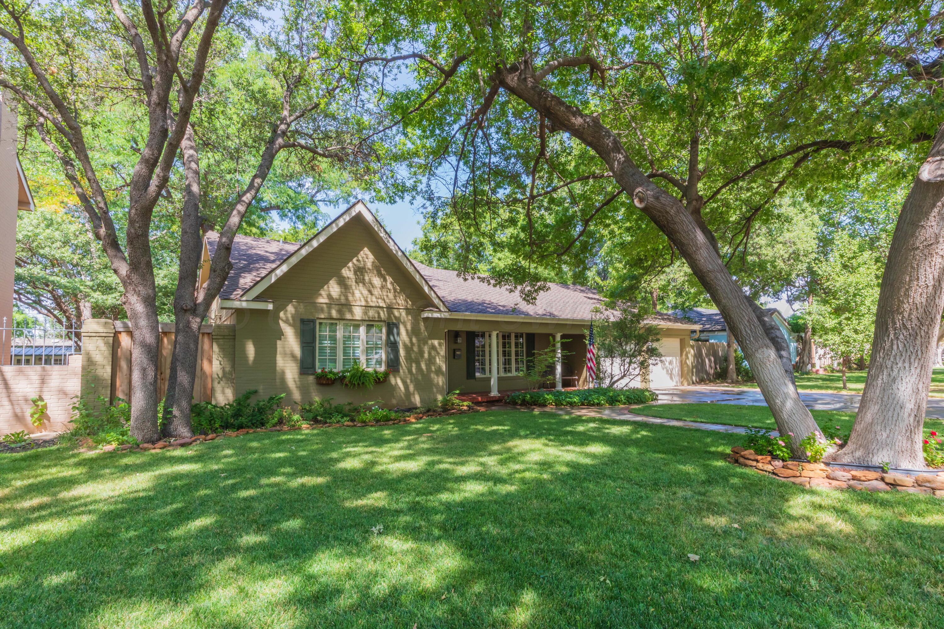 2612 Parker Street Property Photo 2