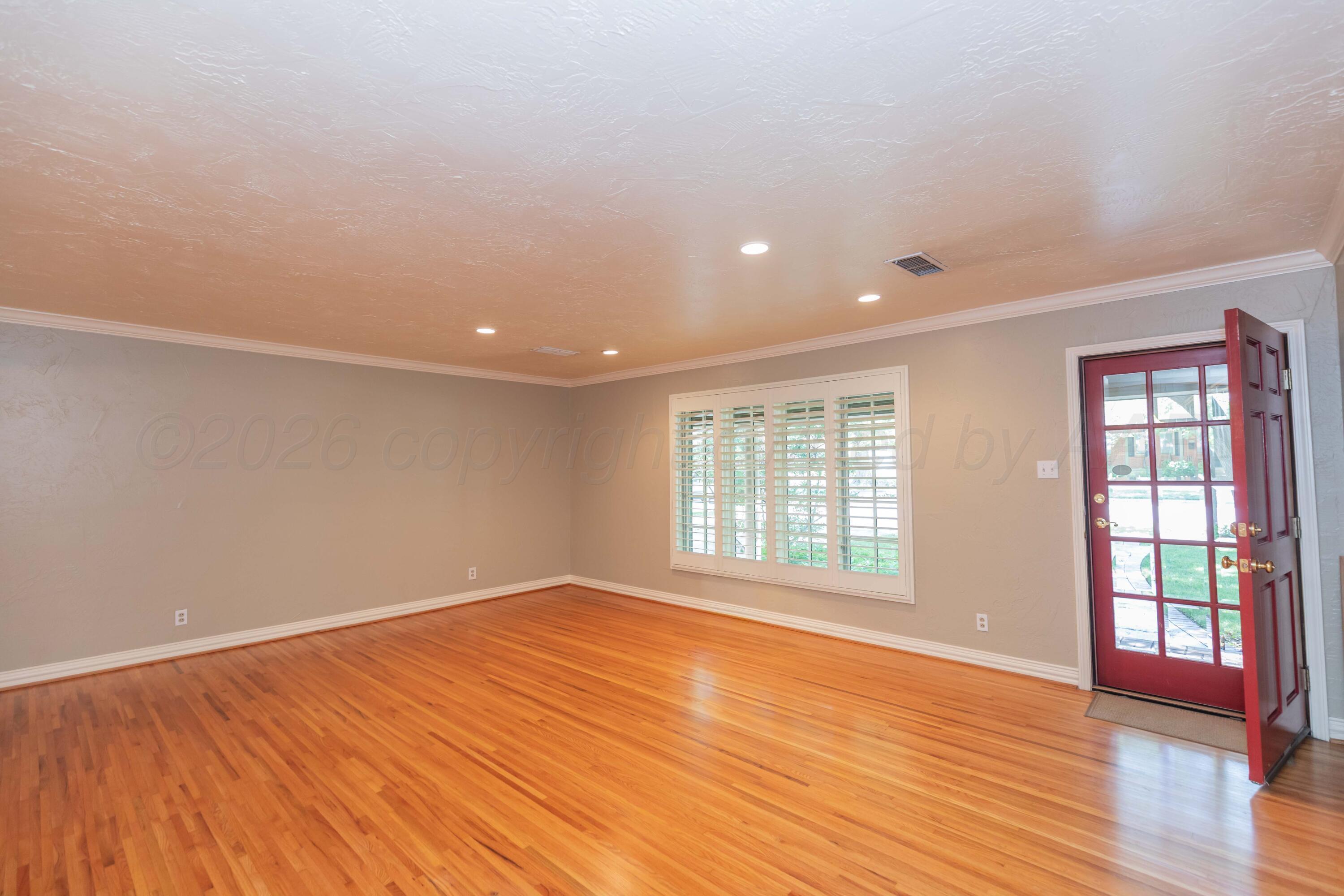 2612 Parker Street Property Photo 7