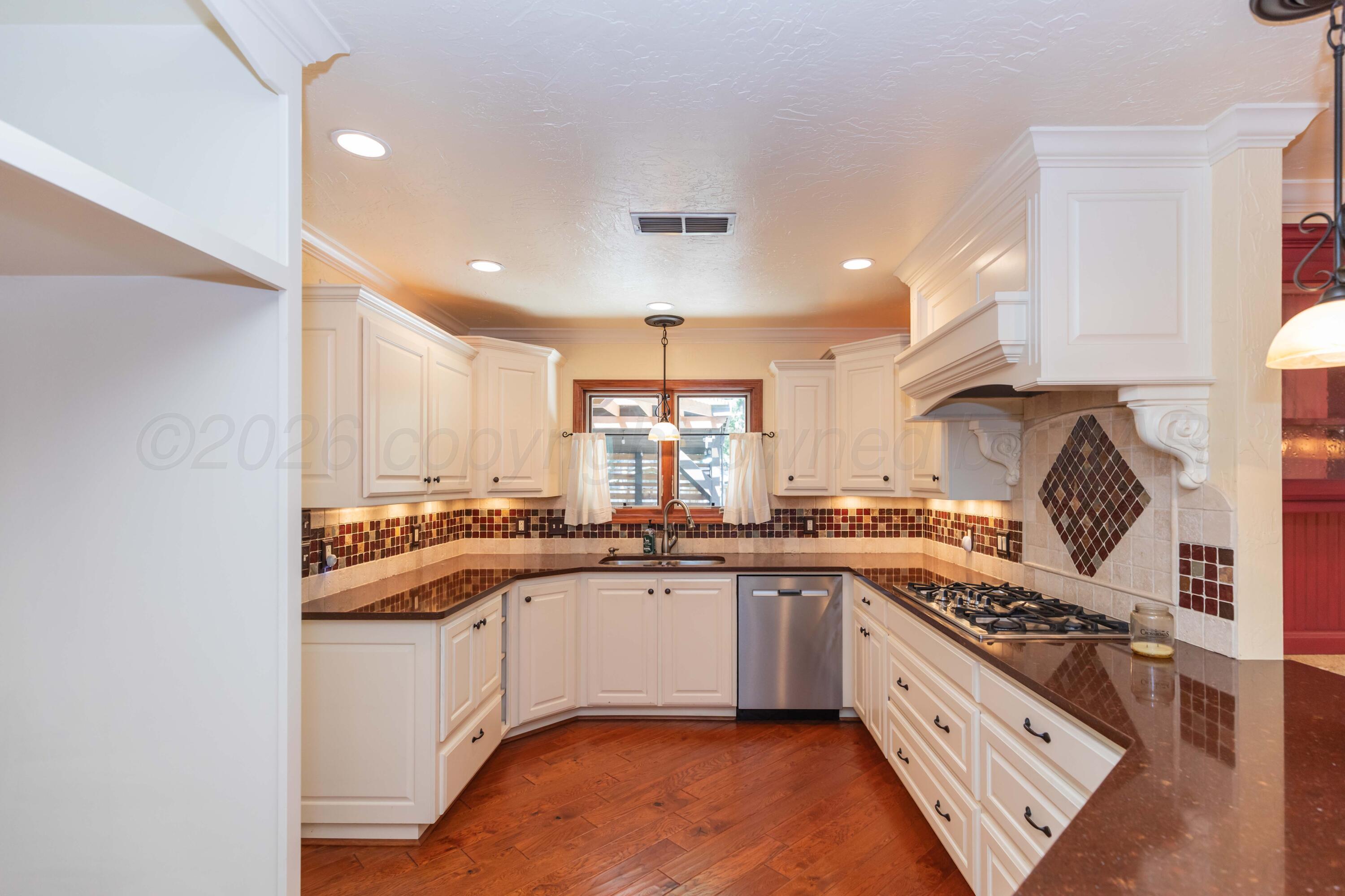 2612 Parker Street Property Photo 11