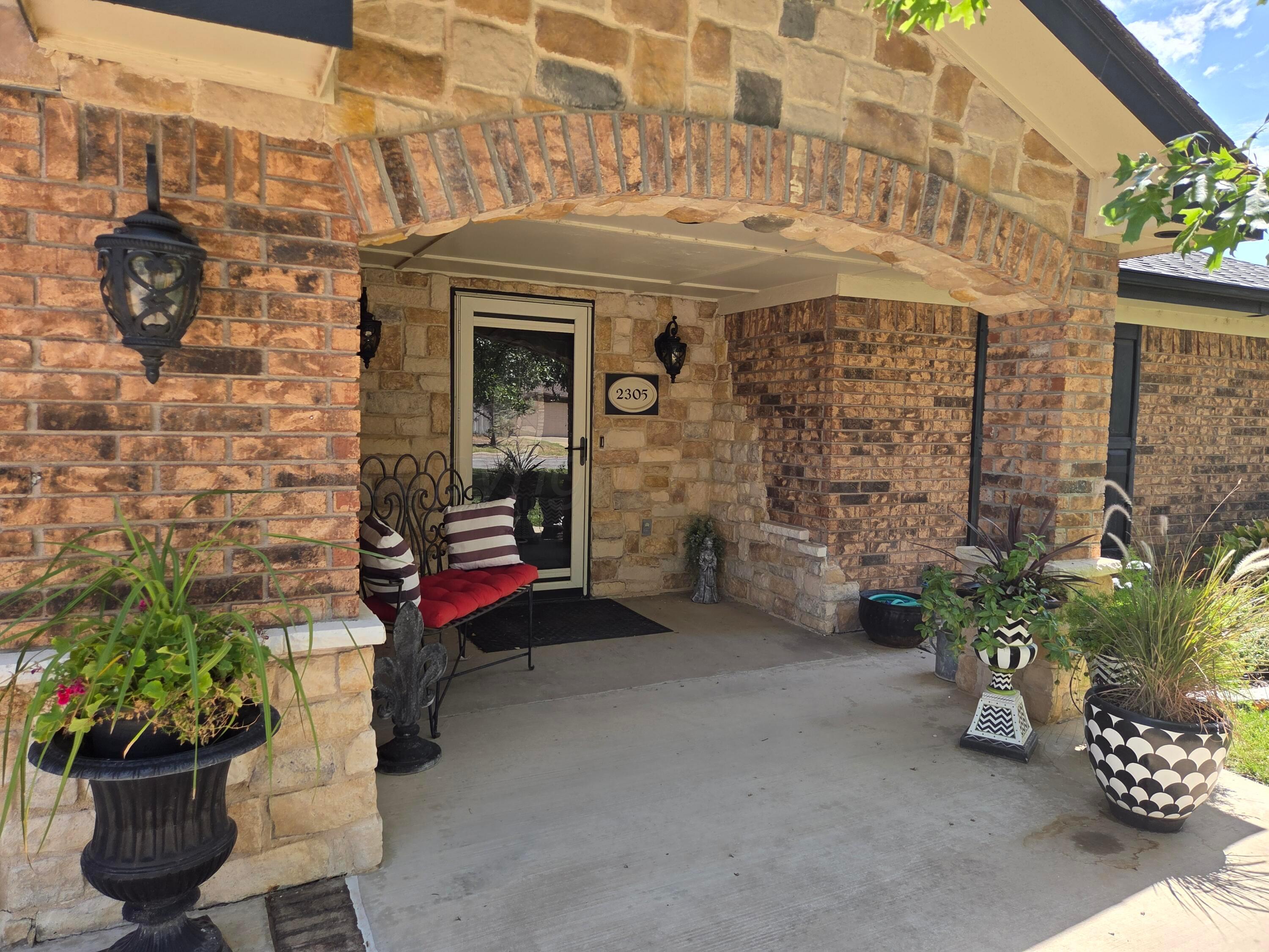2305 S Elm Street Property Photo 6