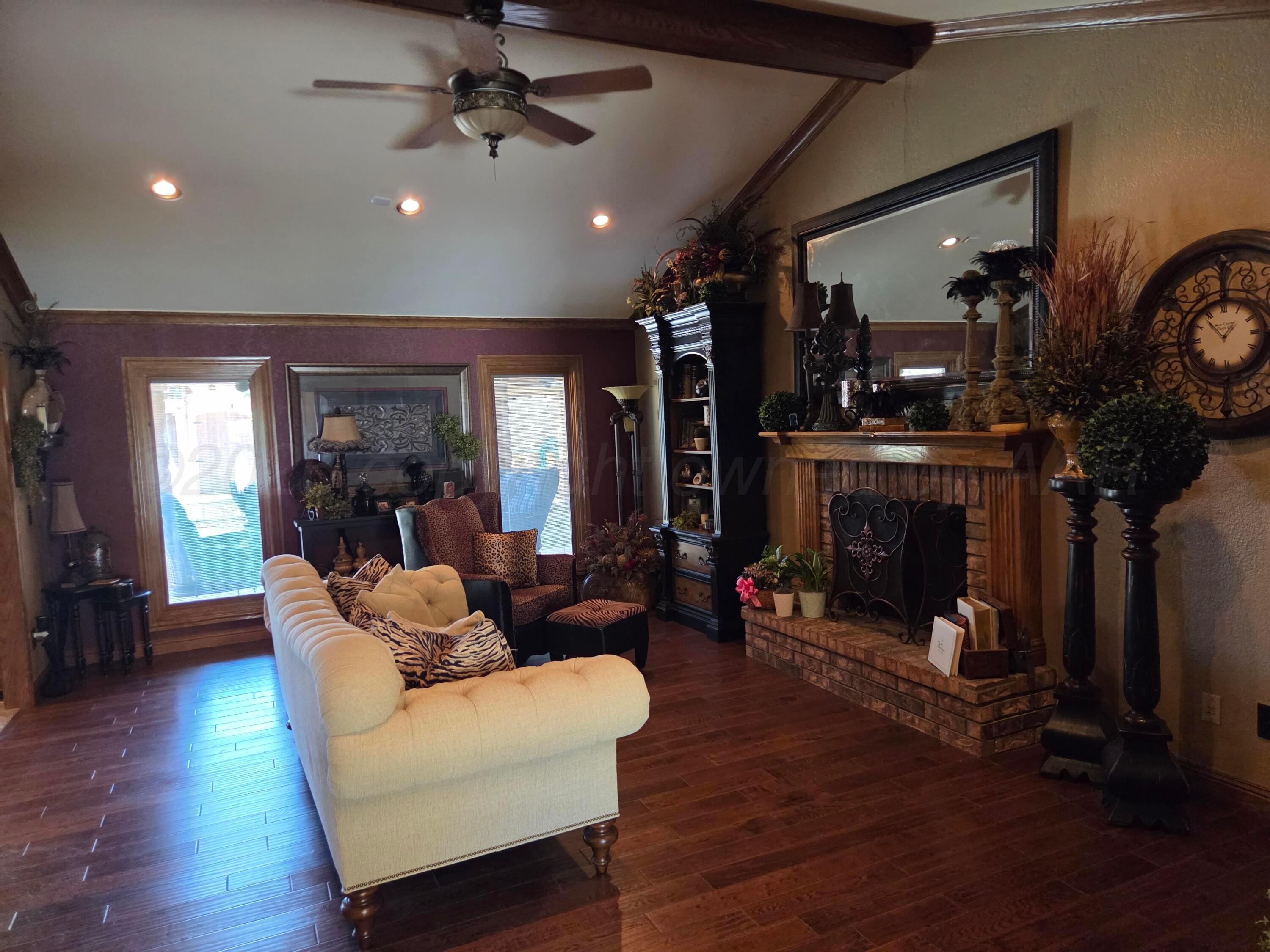 2305 S Elm Street Property Photo 9