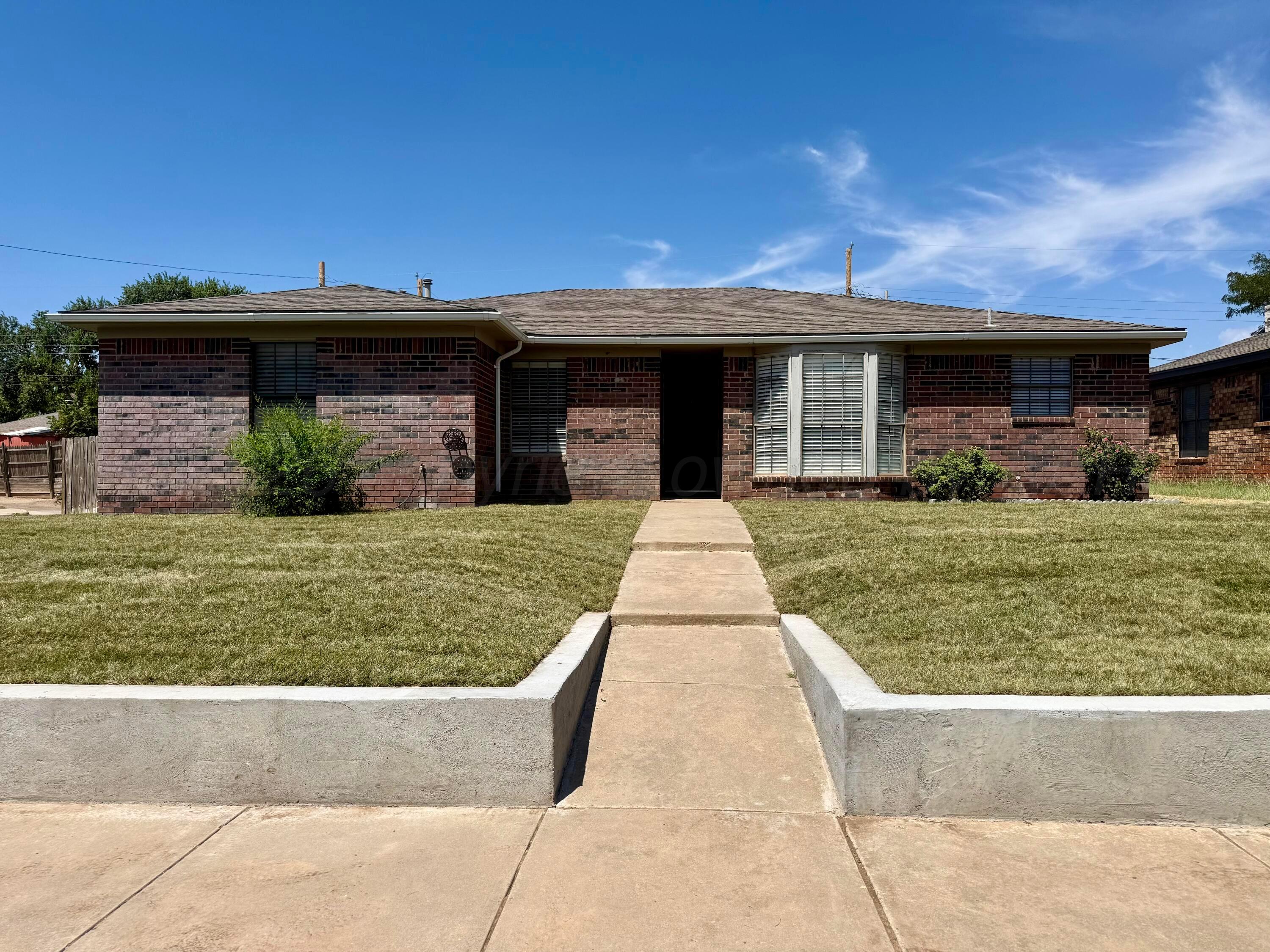 1020 TRINCHERA Drive Property Photo 1