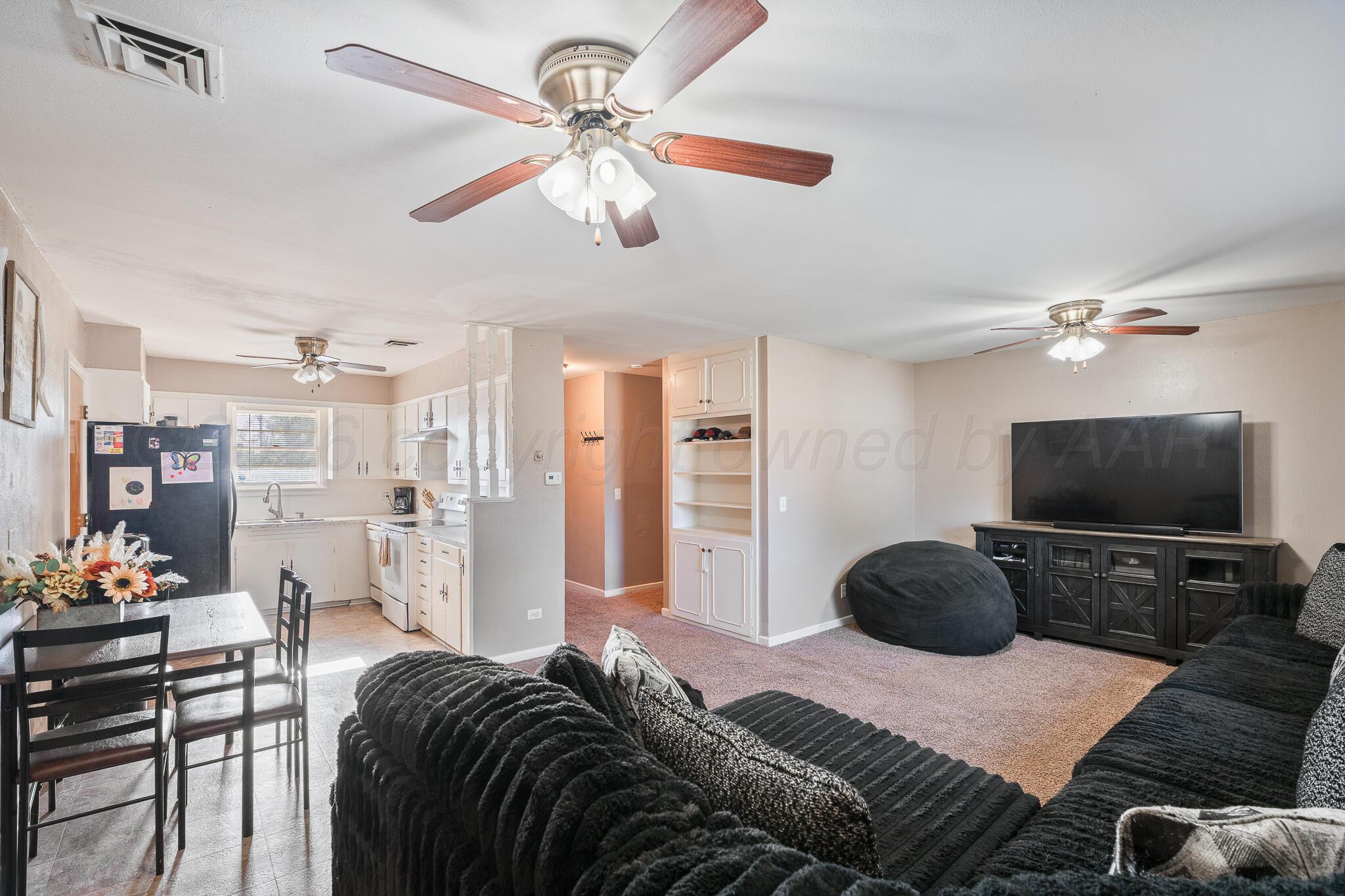123 Beach Street Property Photo 2