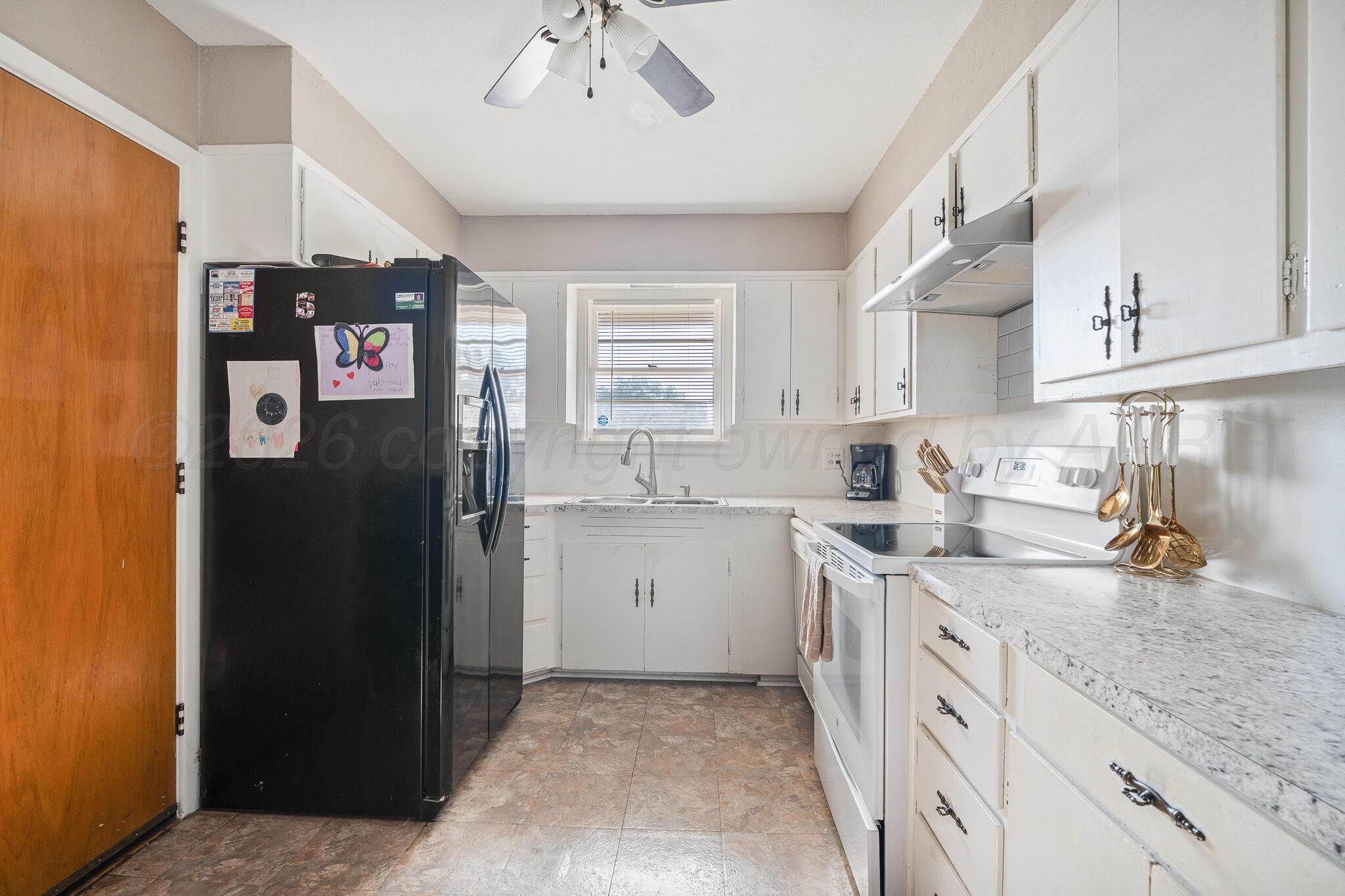 123 Beach Street Property Photo 3