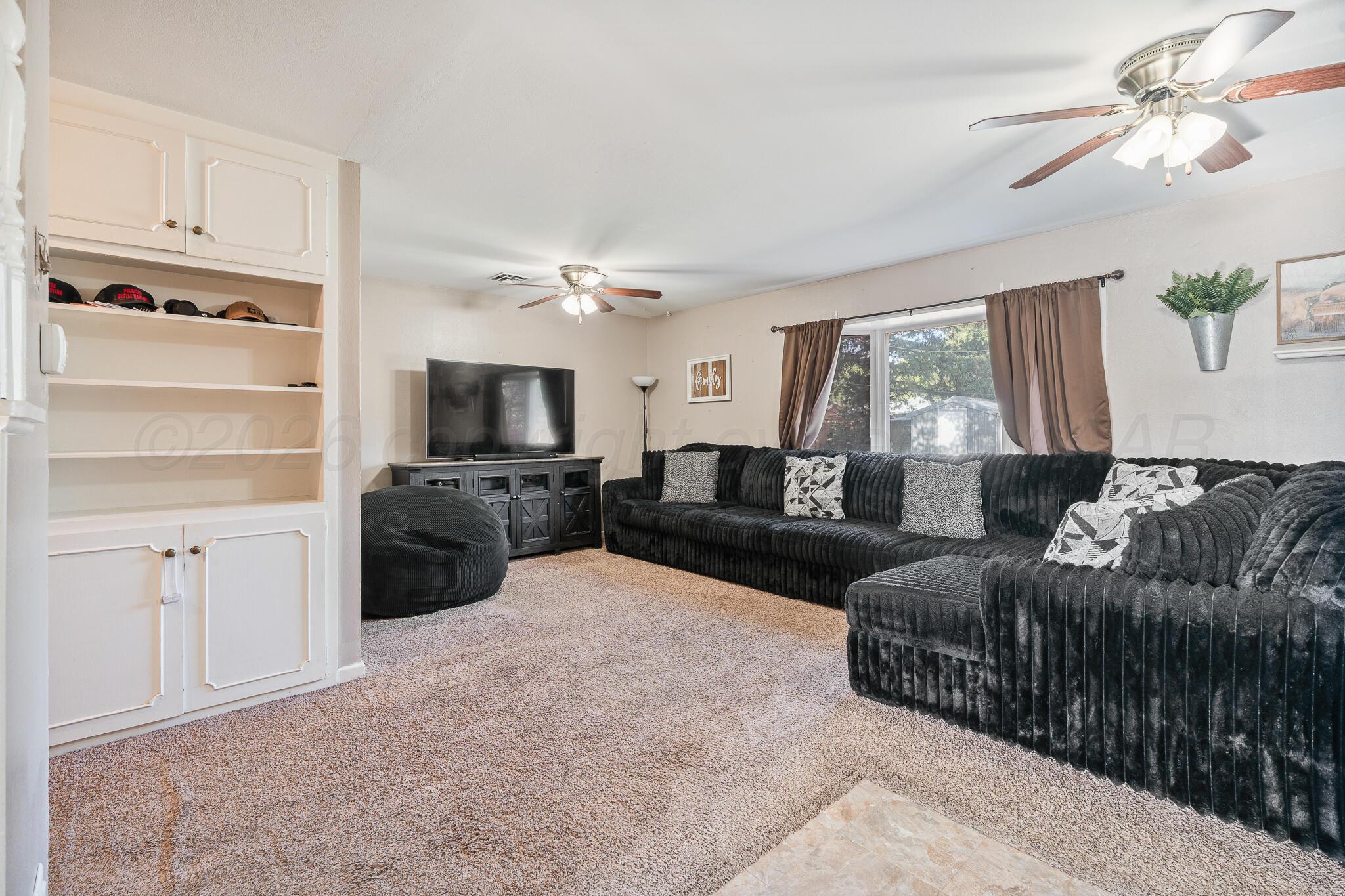 123 Beach Street Property Photo 4