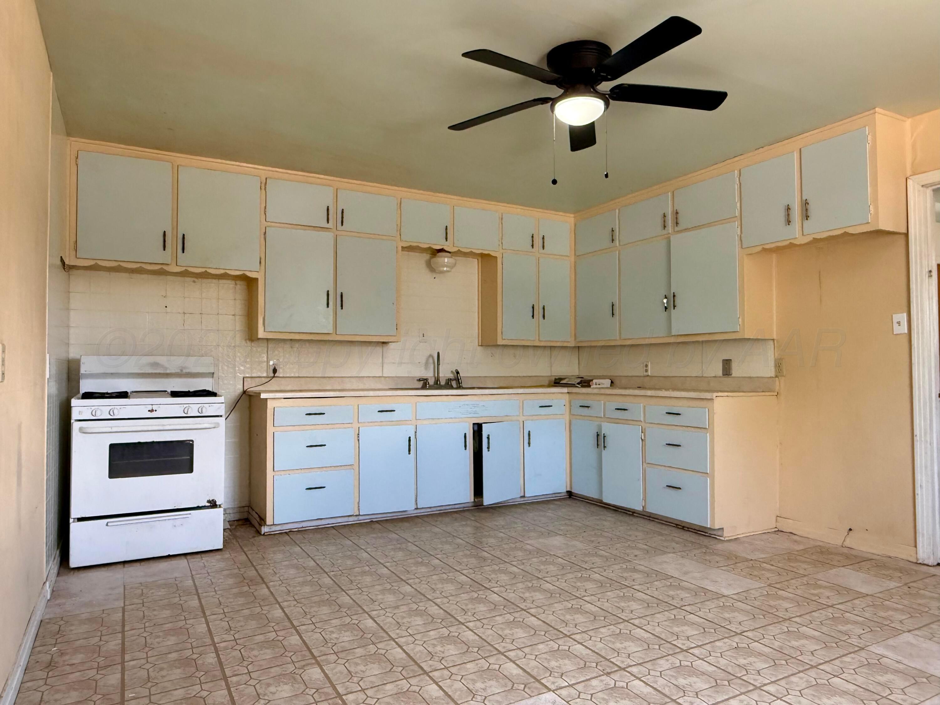 2400 Sanborn Street Property Photo 7