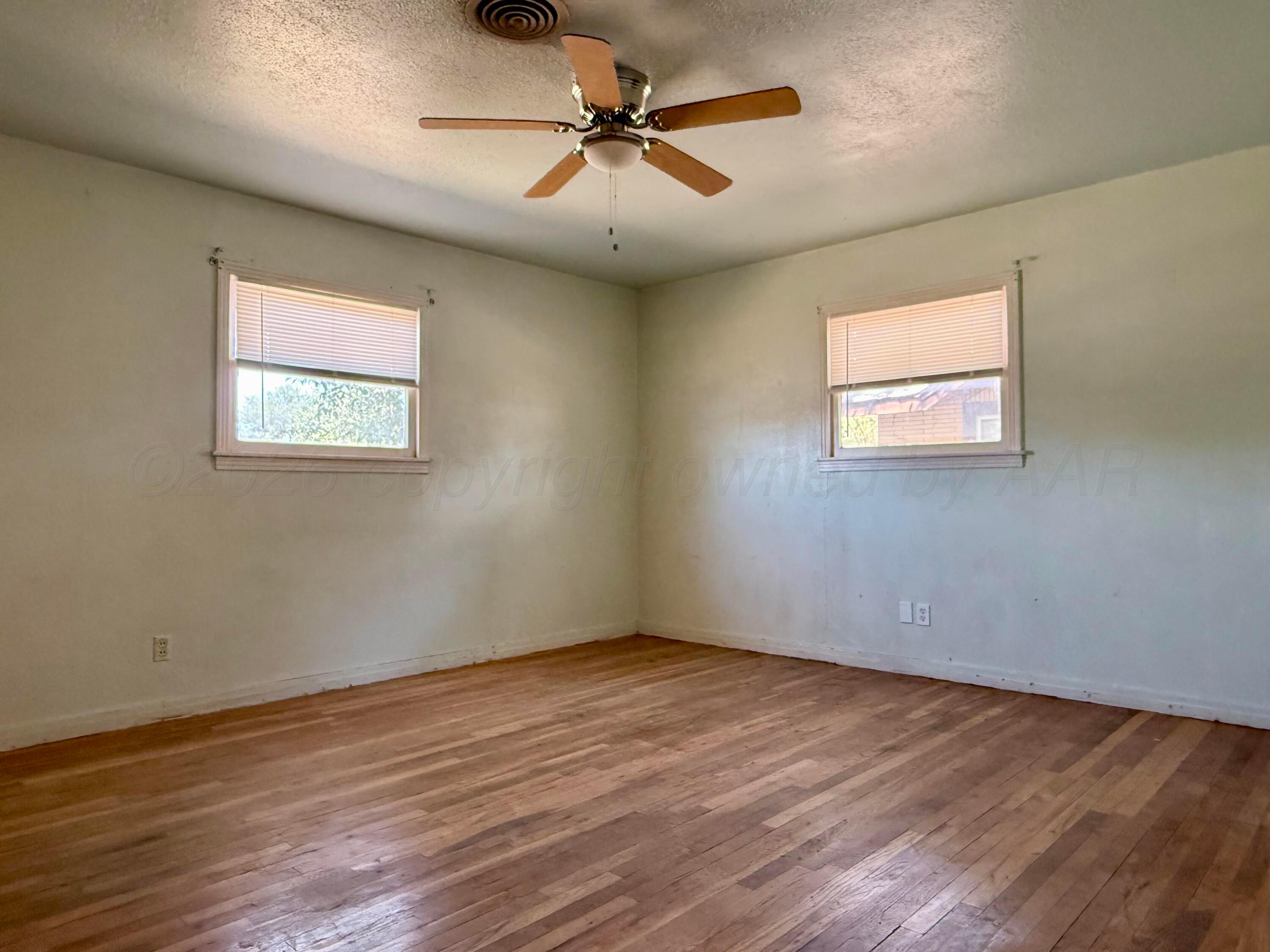 2400 Sanborn Street Property Photo 10