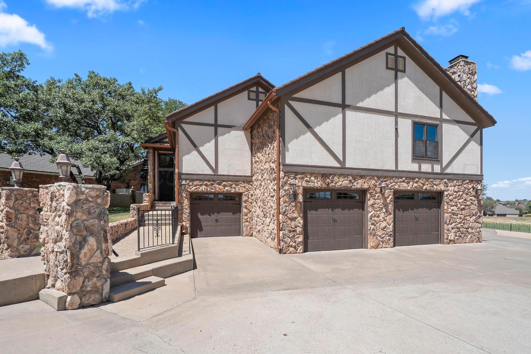 9 Country Club Drive Property Photo 2