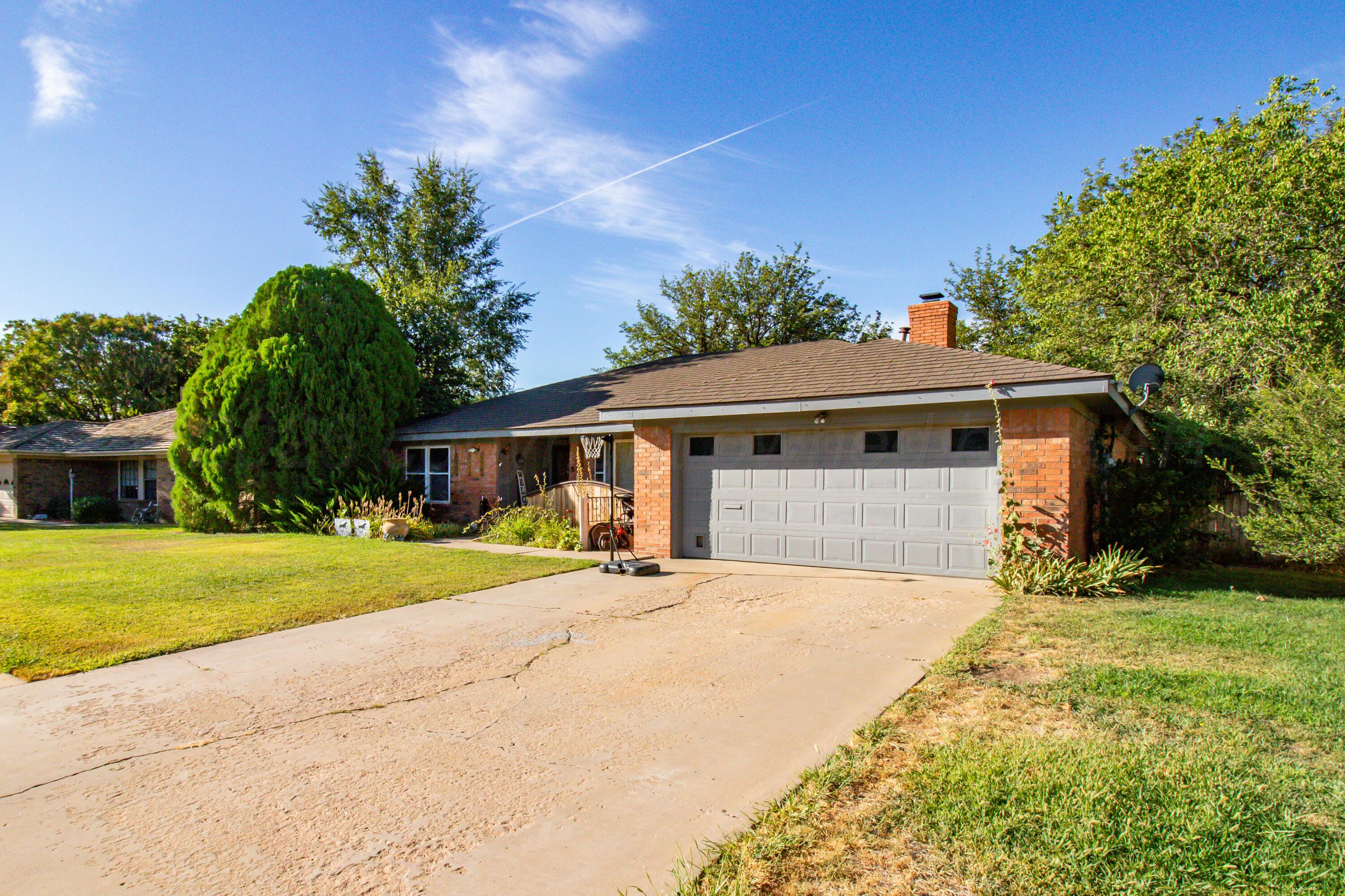 4024 OAKHURST Drive Property Photo 1