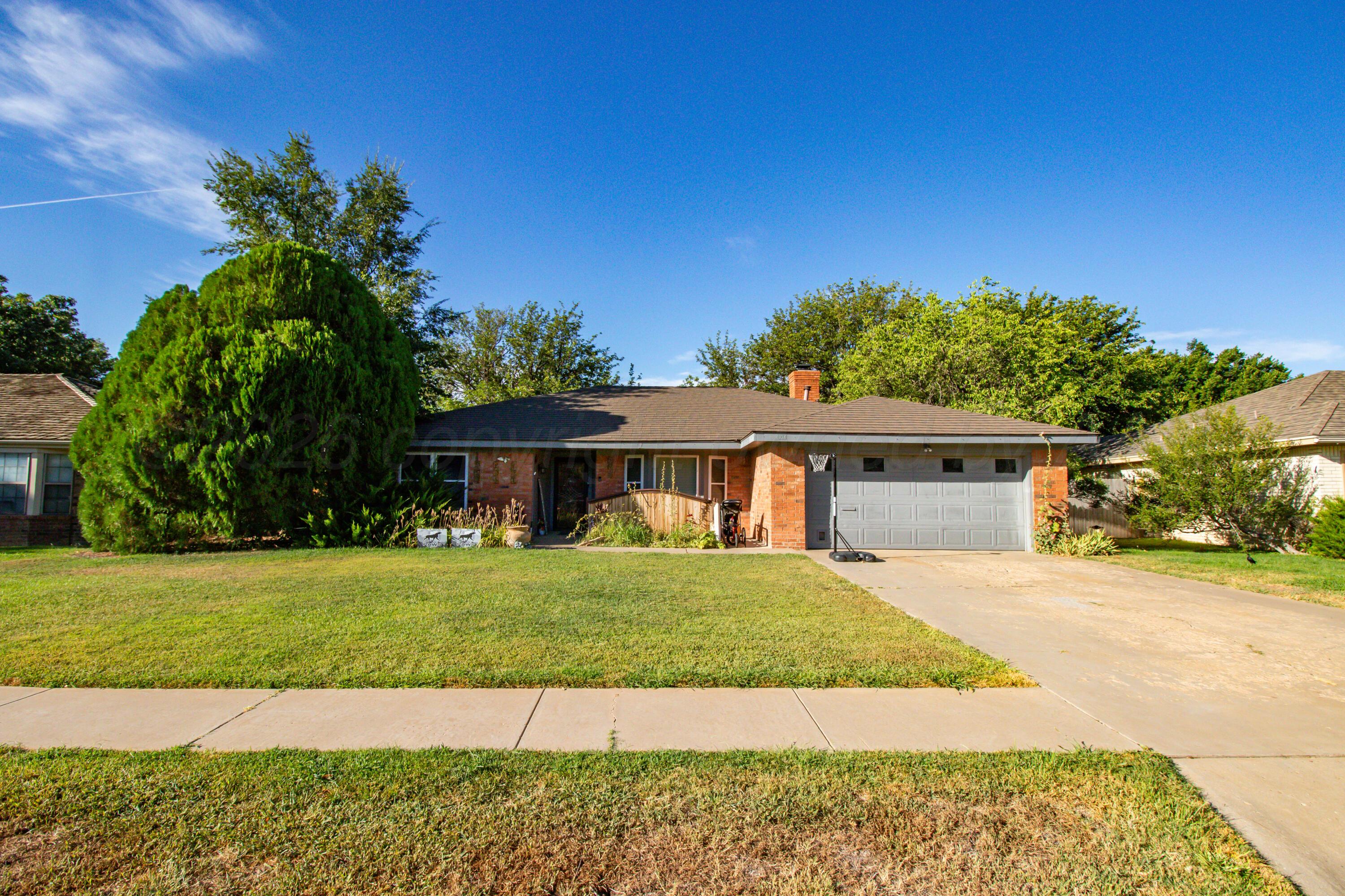 4024 Oakhurst Drive Property Photo 2