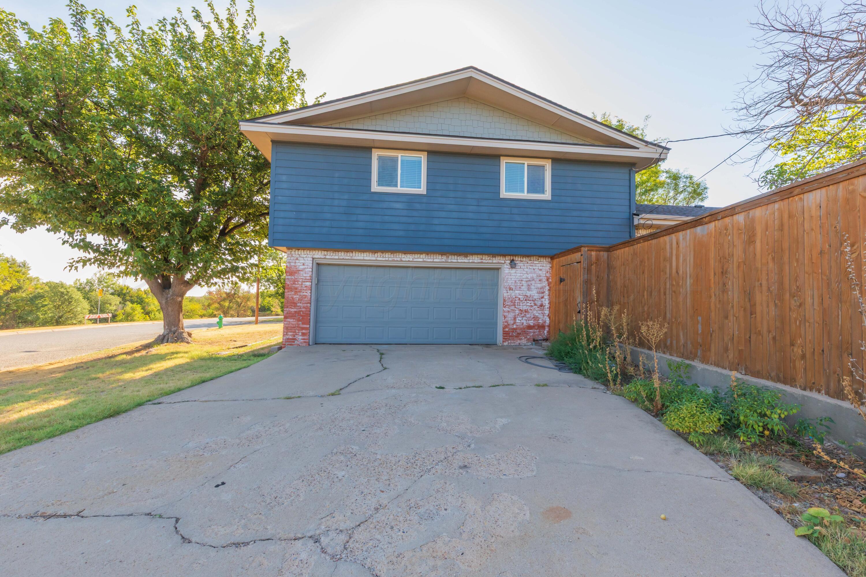 1947 Grape Street Property Photo 3