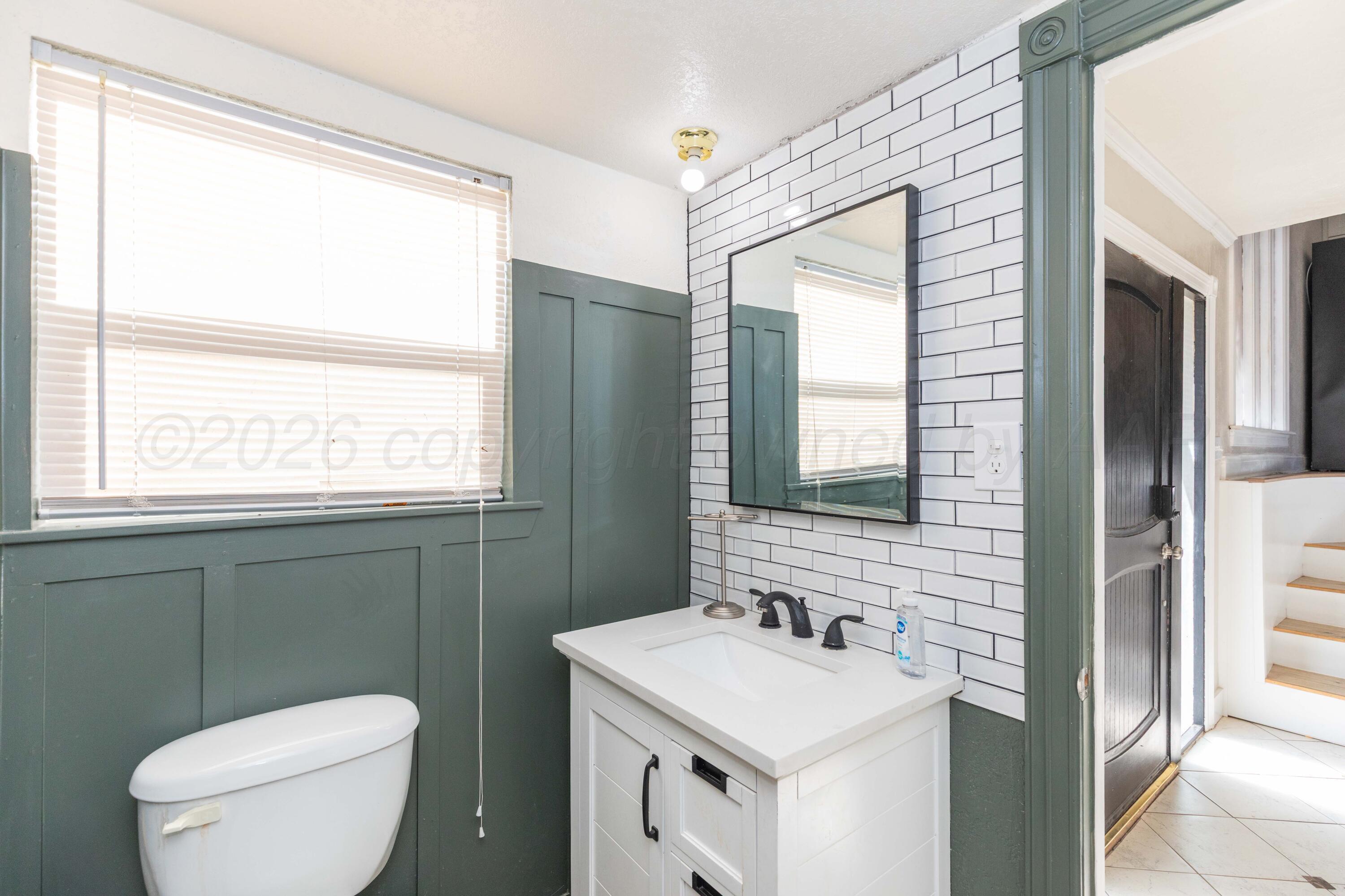 1947 Grape Street Property Photo 5