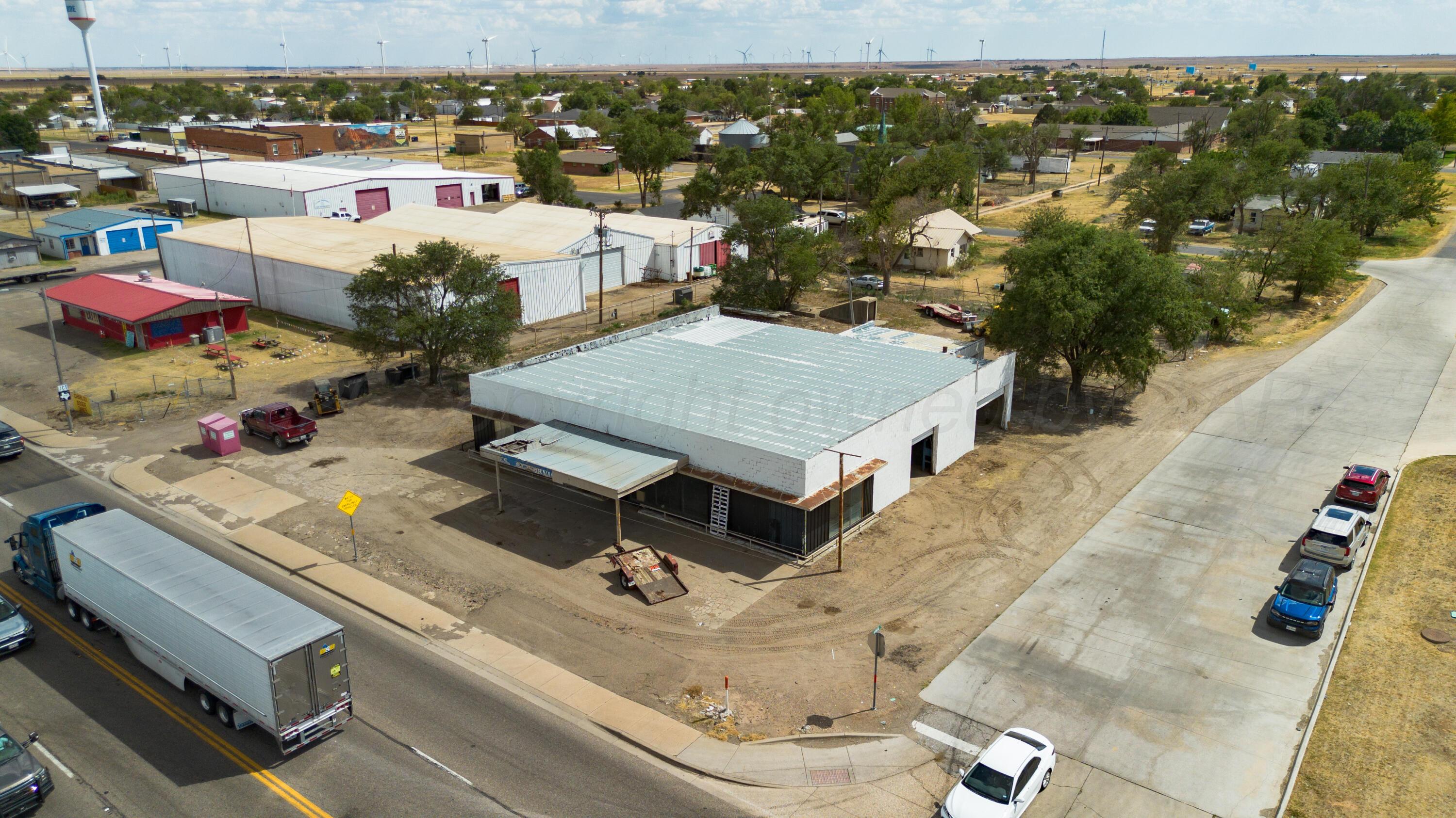 211 W First St (hwy 287) Property Photo 2