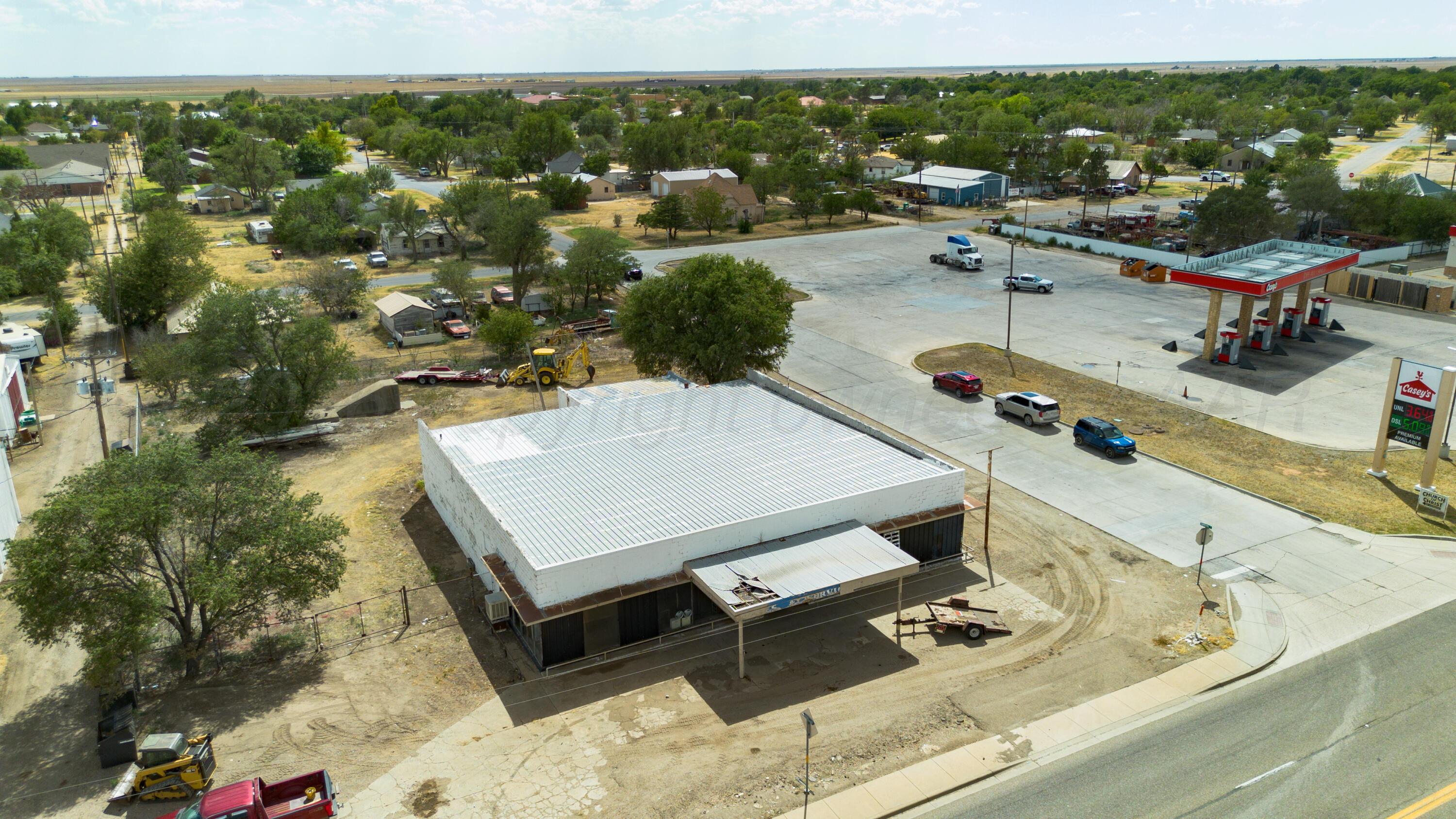 211 W First St (hwy 287) Property Photo 3