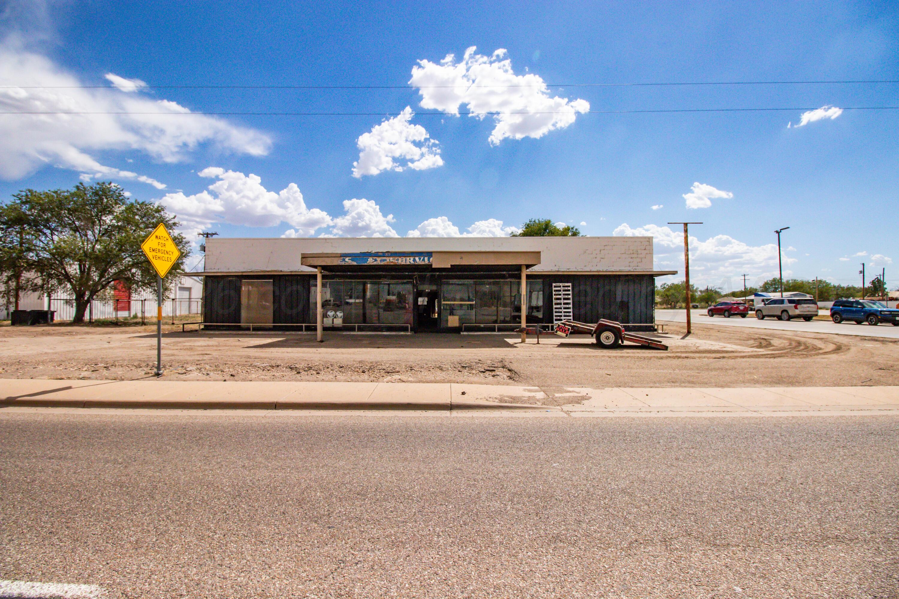 211 W First St (hwy 287) Property Photo 4