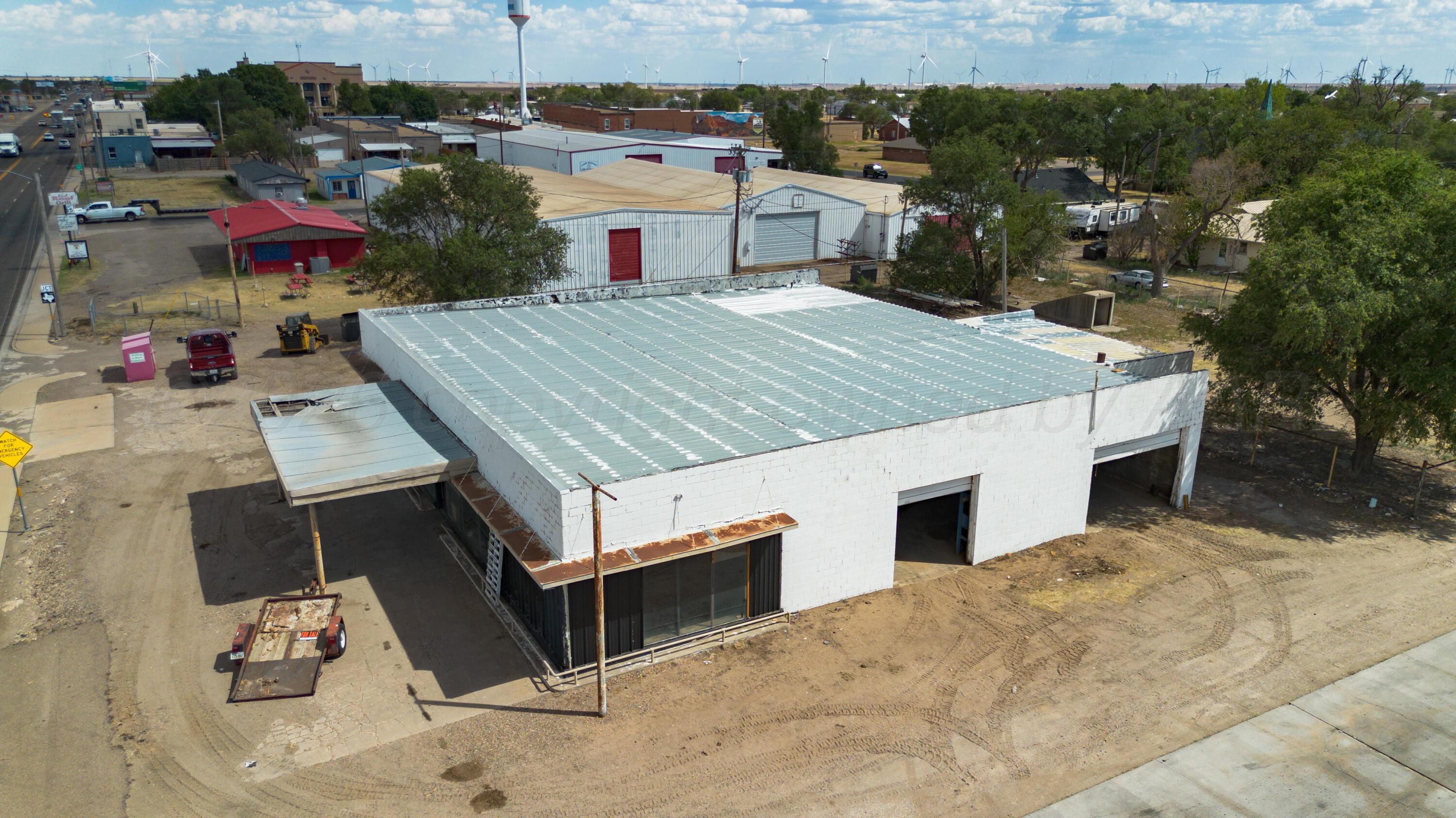 211 W First St (hwy 287) Property Photo 6