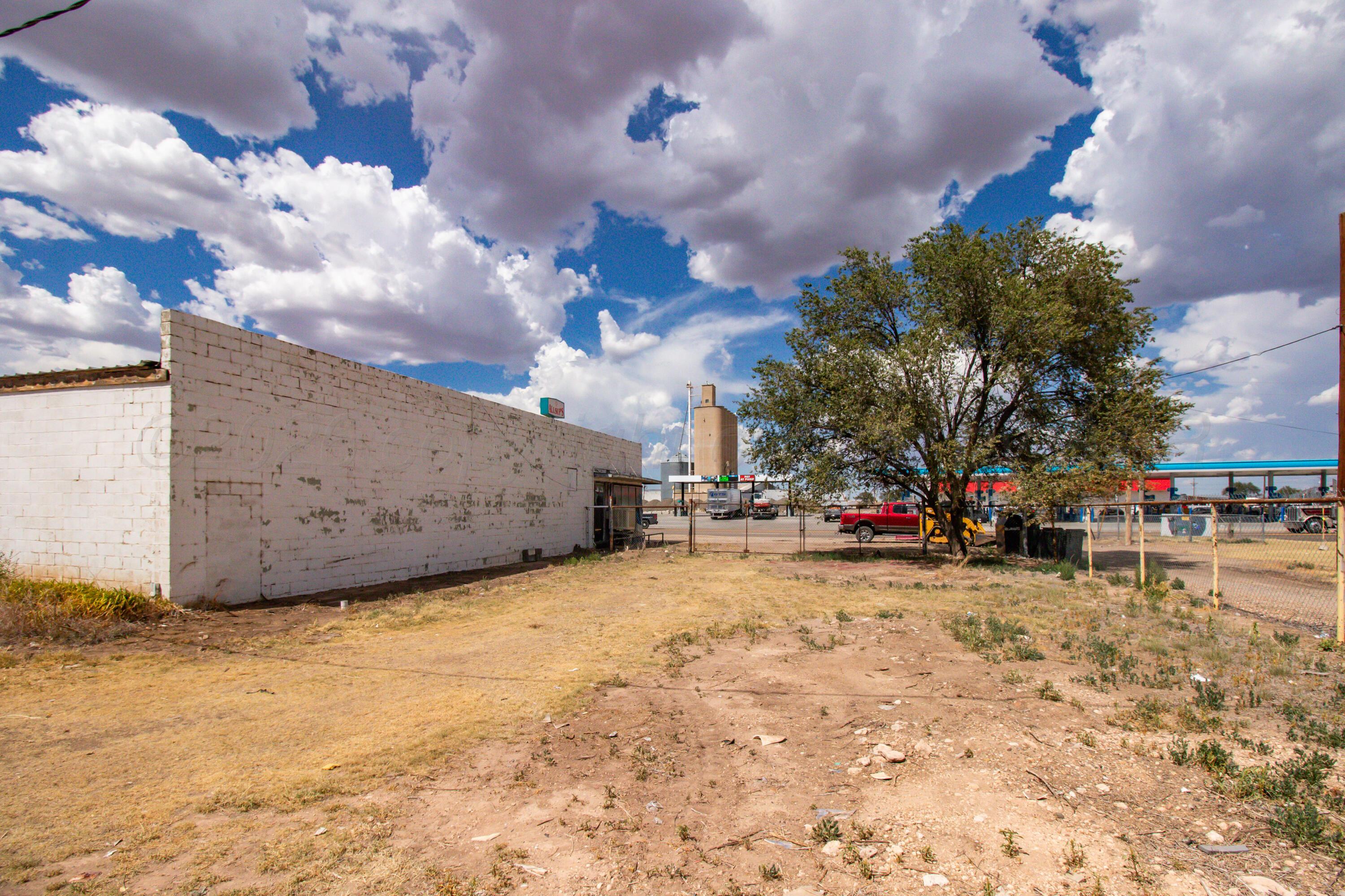 211 W First St (hwy 287) Property Photo 38