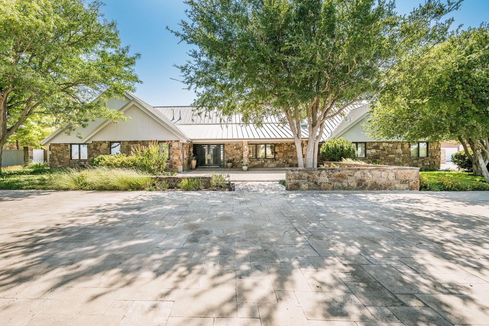2115 W Loop 143 Property Photo 1