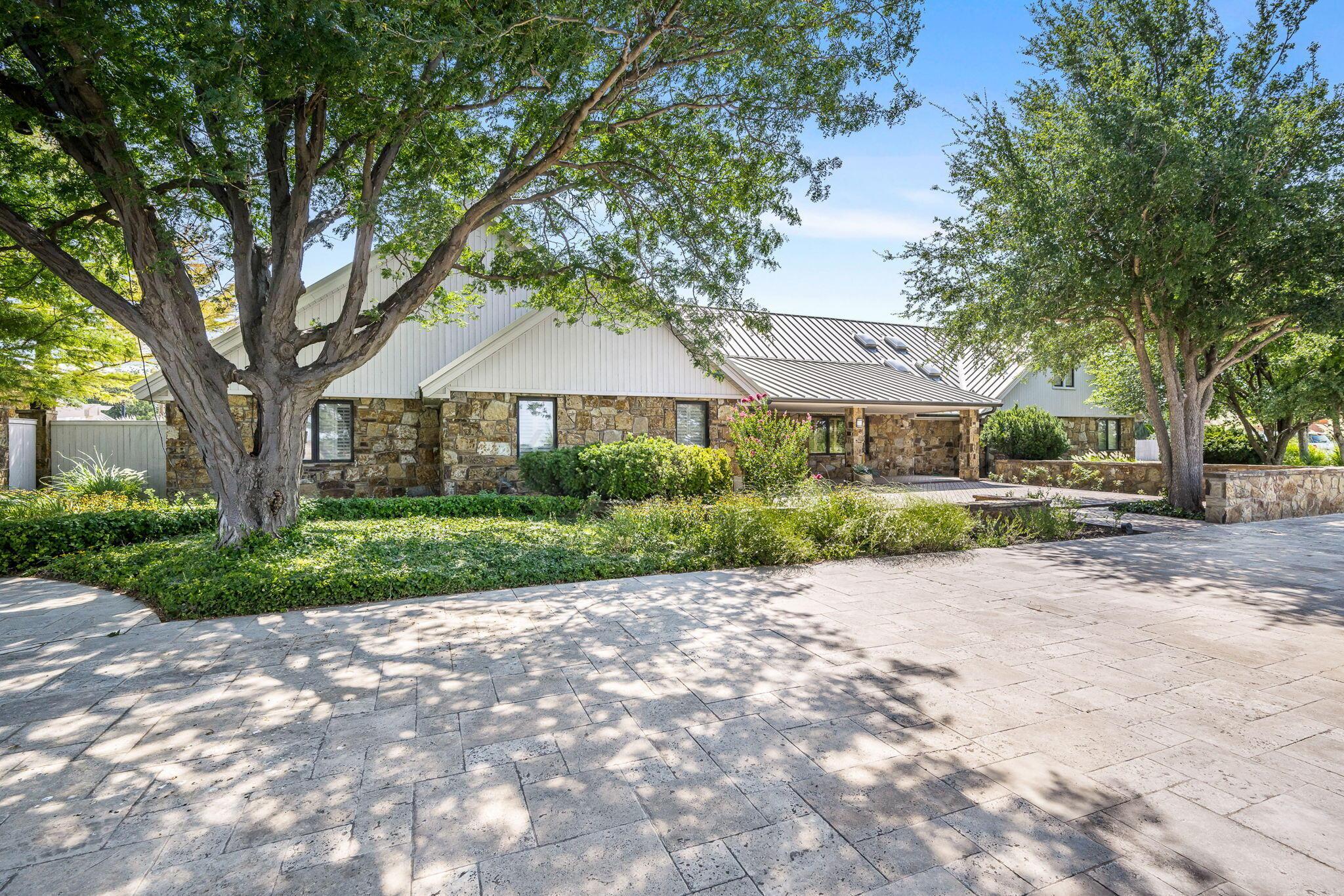 2115 W Loop 143 Property Photo 2