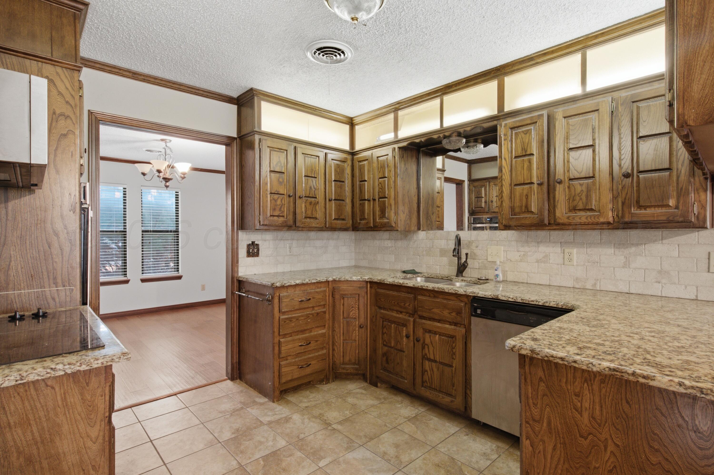 6316 Cedar Hollow Drive Property Photo 8