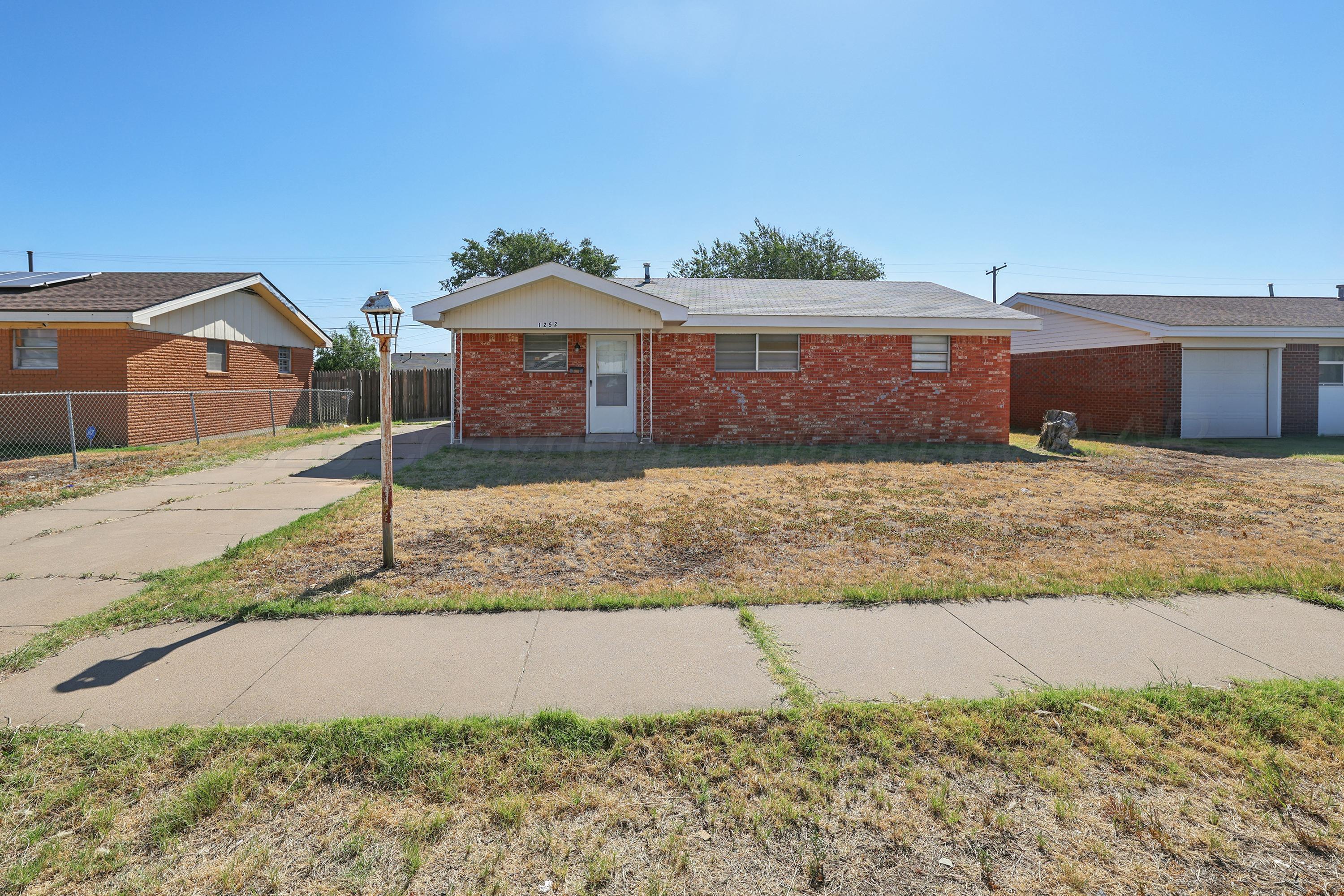 1252 Iris Street Property Photo 1