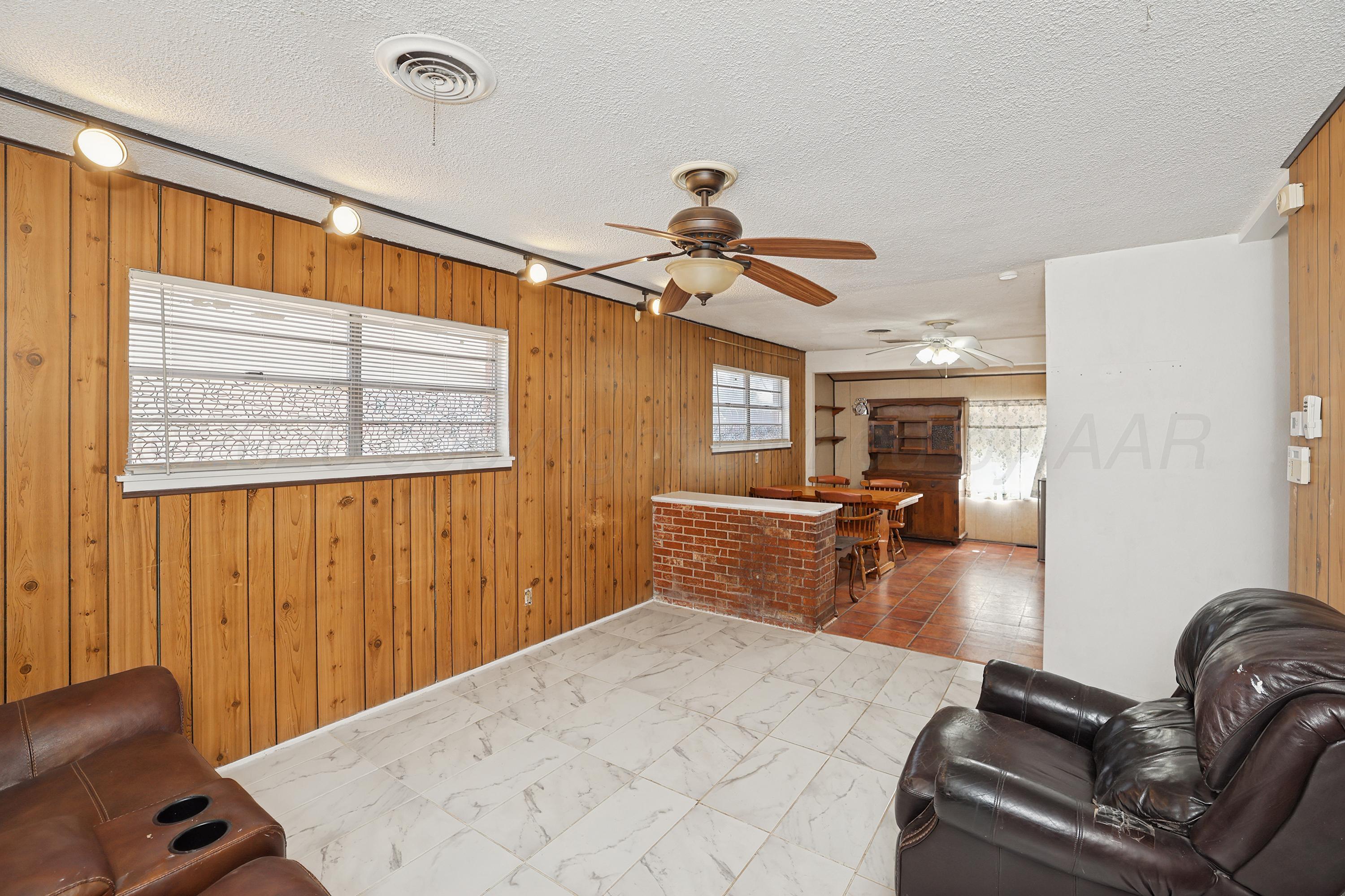 1252 Iris Street Property Photo 3