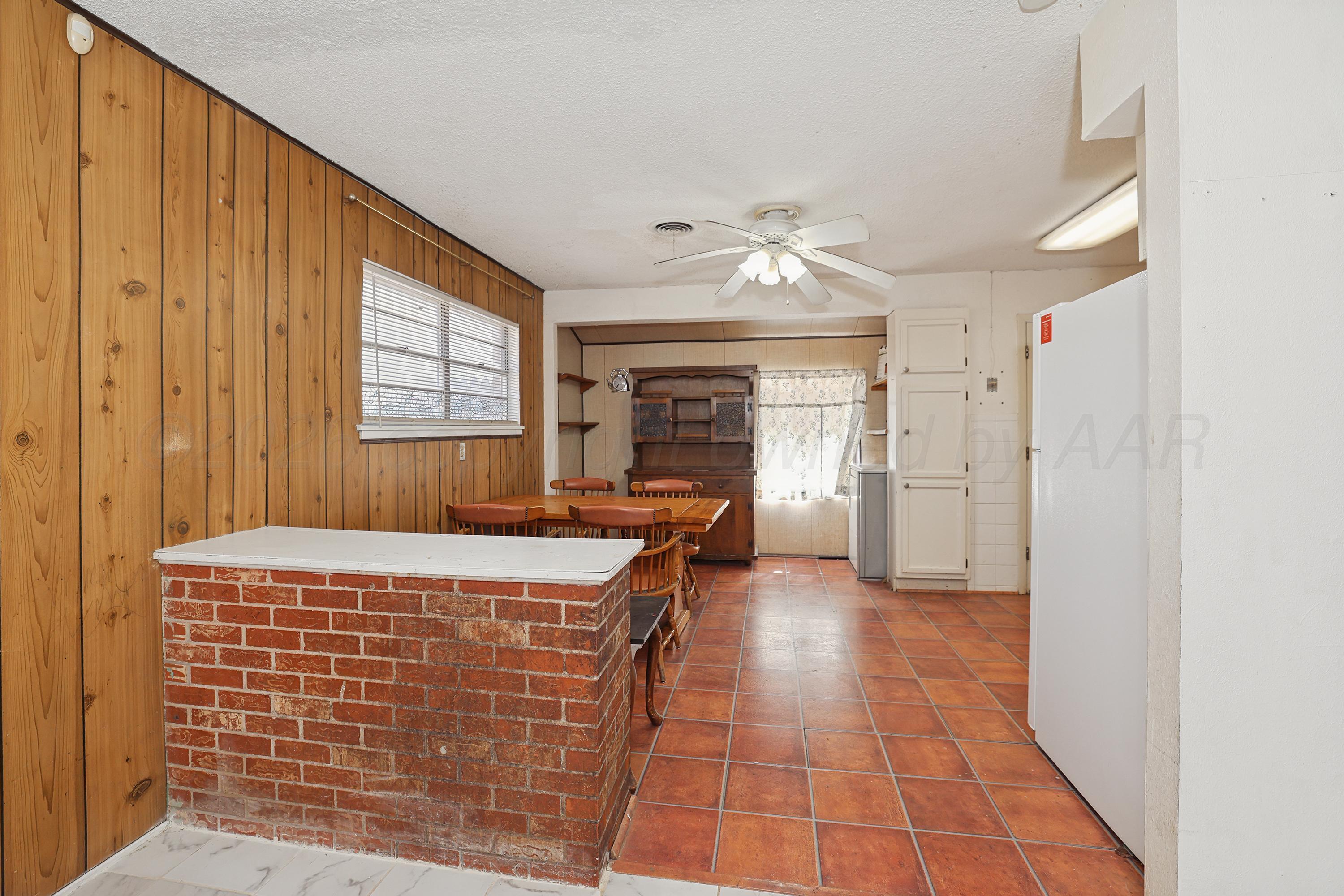 1252 Iris Street Property Photo 5