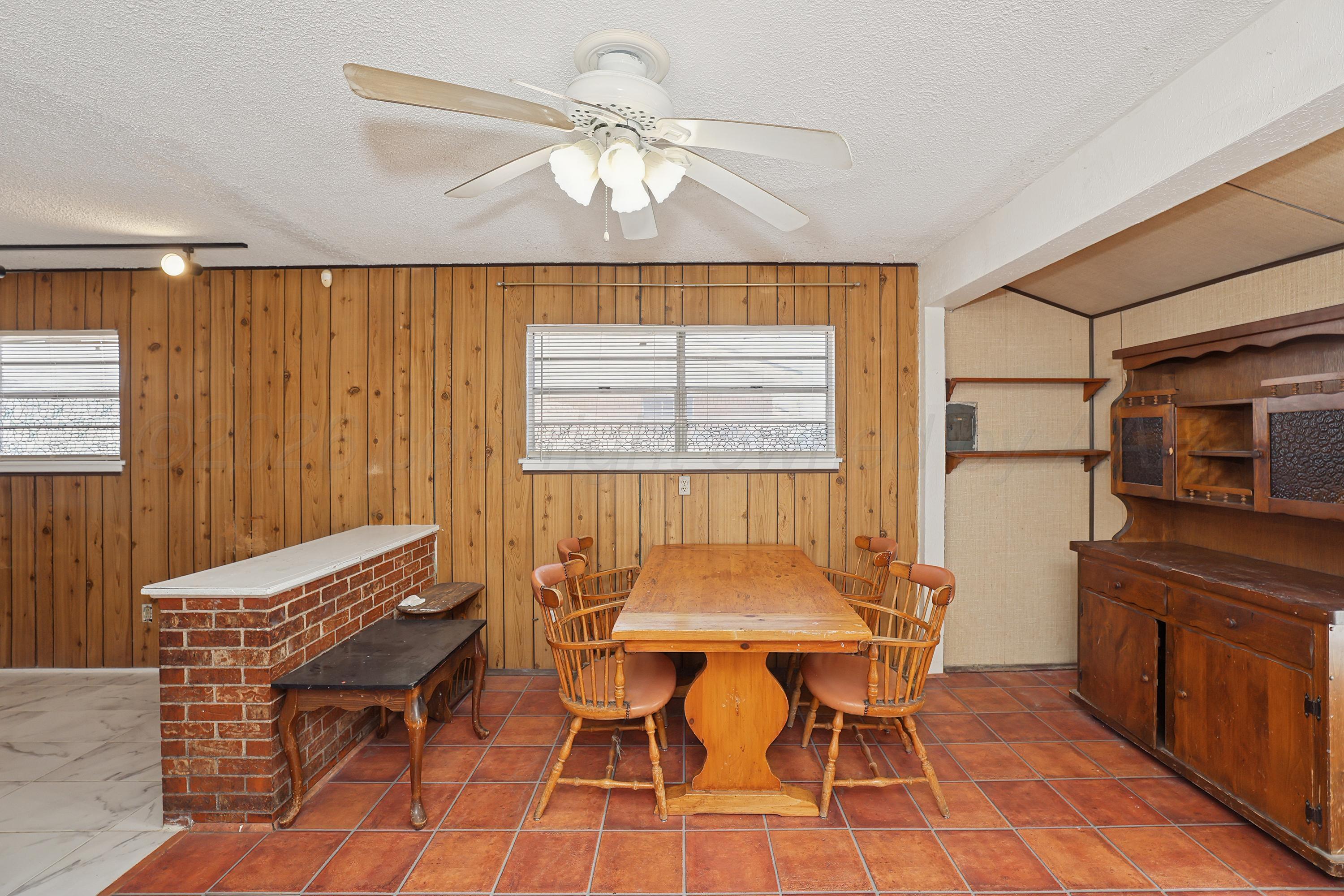 1252 Iris Street Property Photo 6