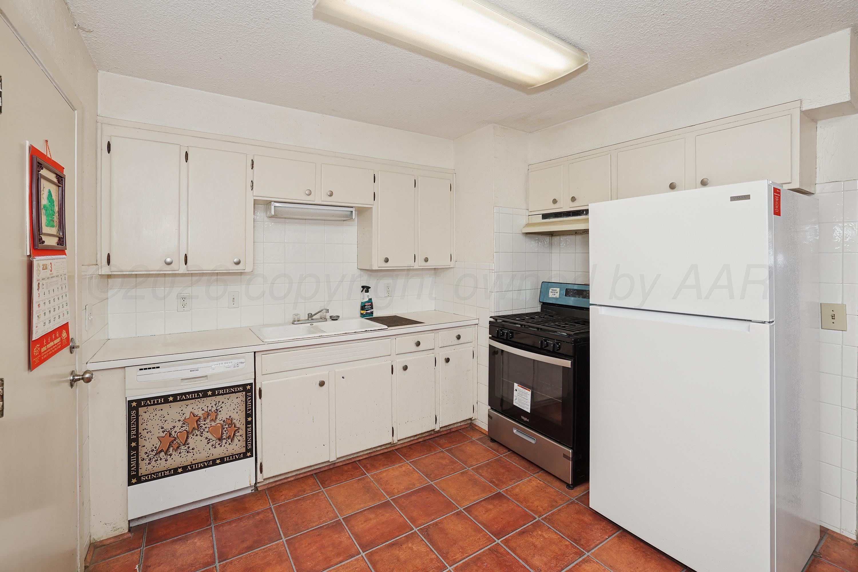 1252 Iris Street Property Photo 7