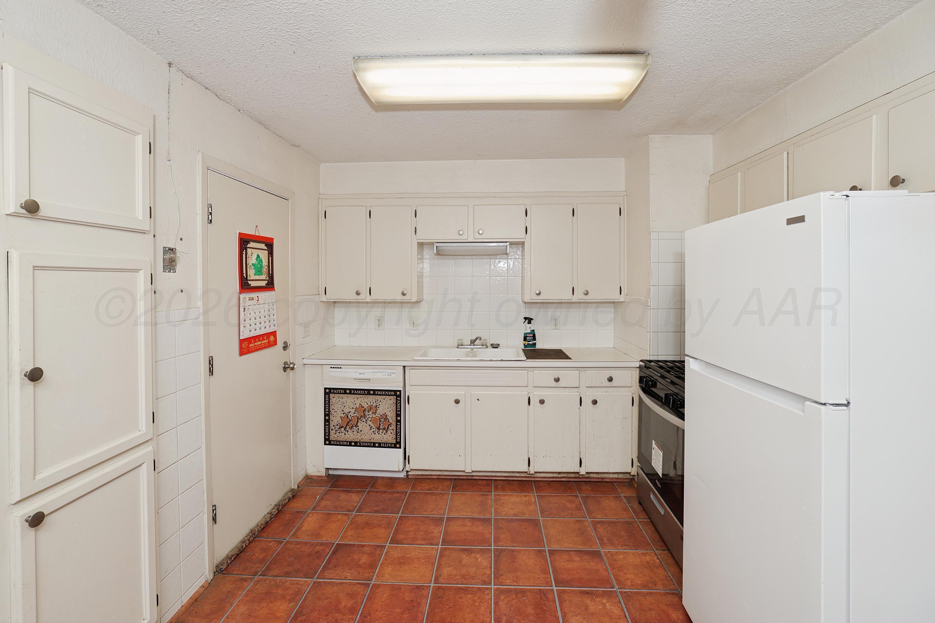 1252 Iris Street Property Photo 8