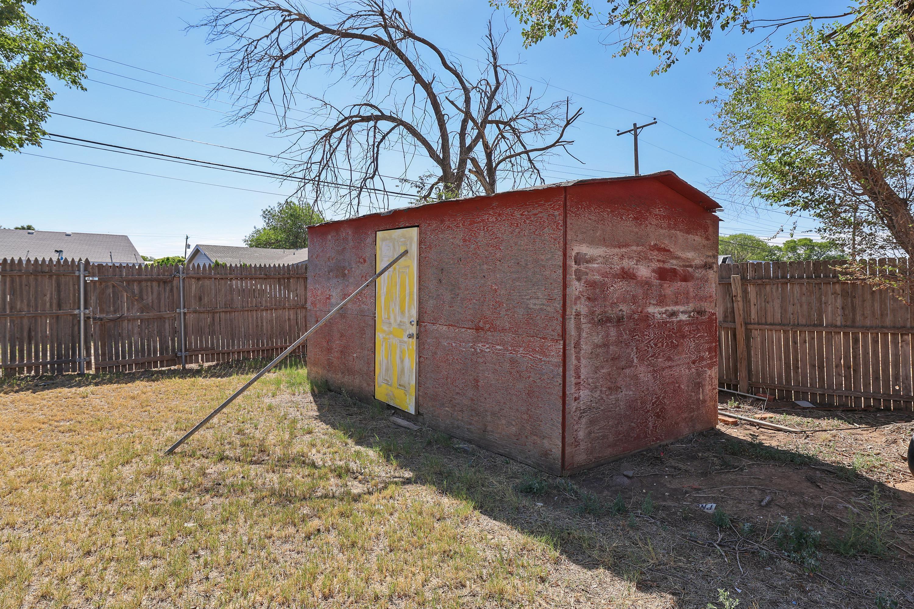 1252 Iris Street Property Photo 22