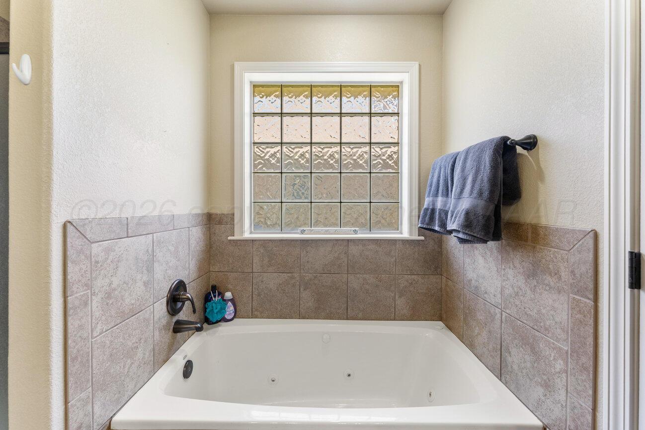 9900 Addelyn Avenue Property Photo 19