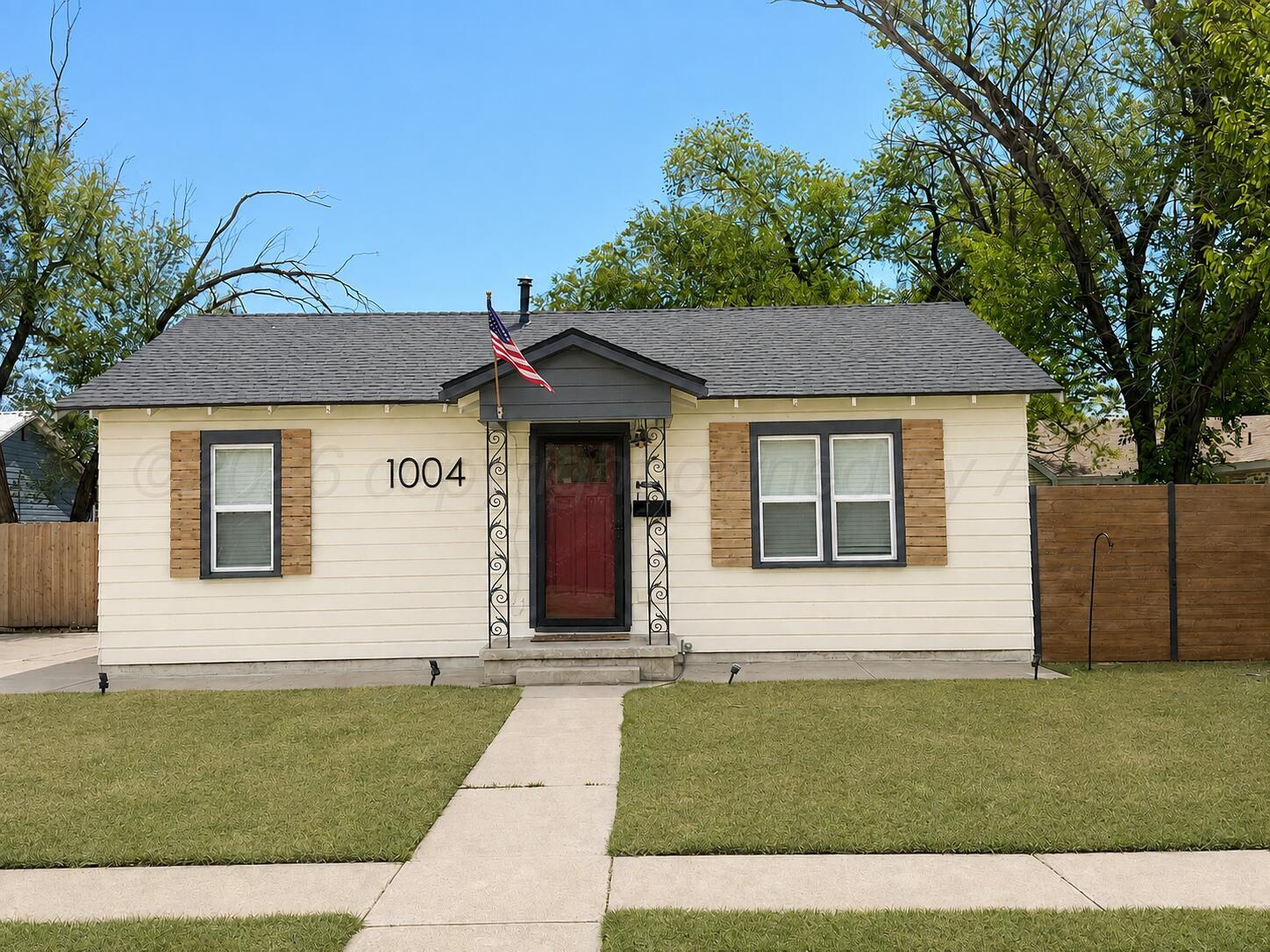 1004 6th Avenue Property Photo 1
